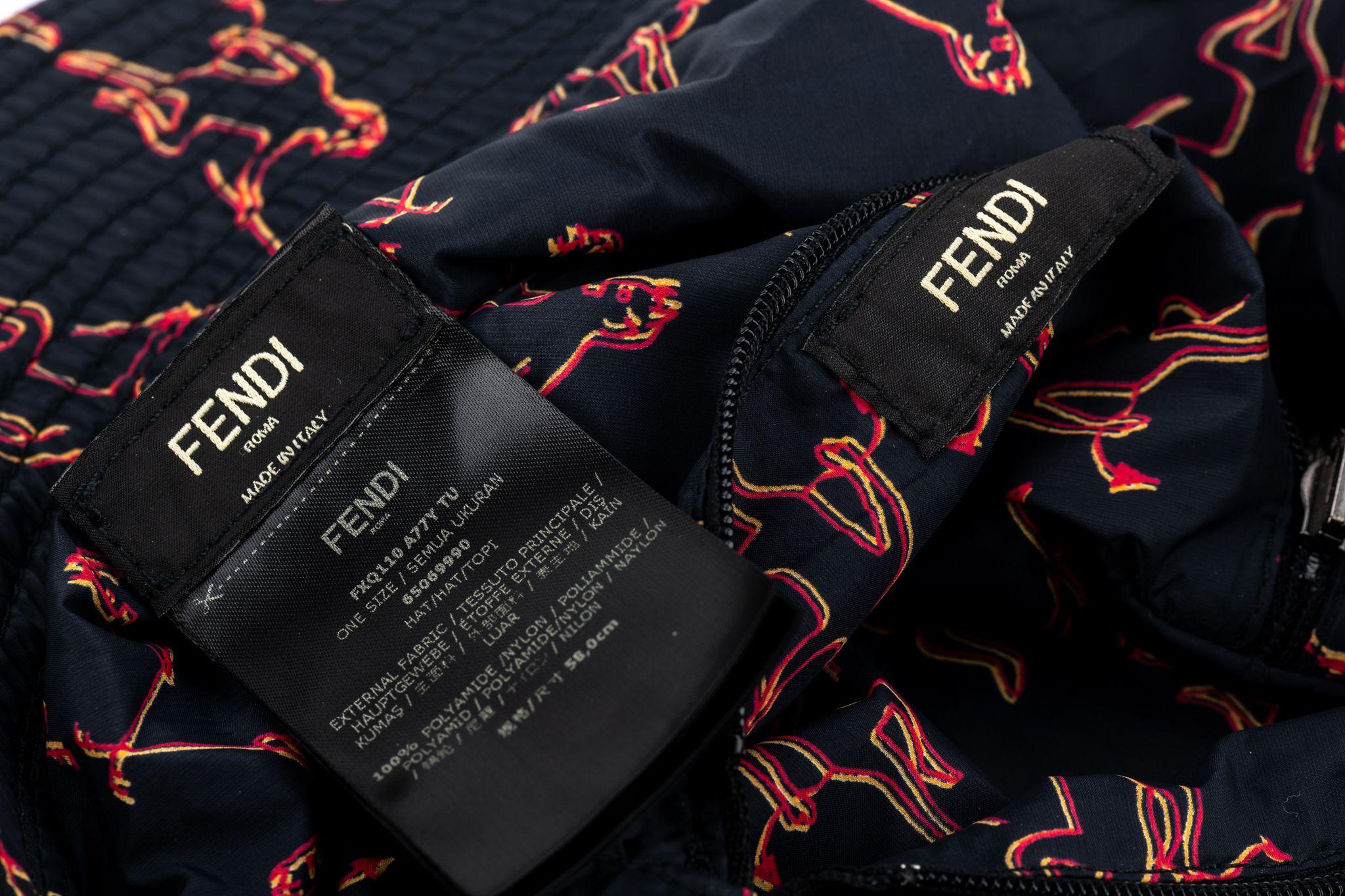 Fendi New Foldable Rain Bucket Hat (cappello a secchiello pieghevole per la pioggia) in vendita 4