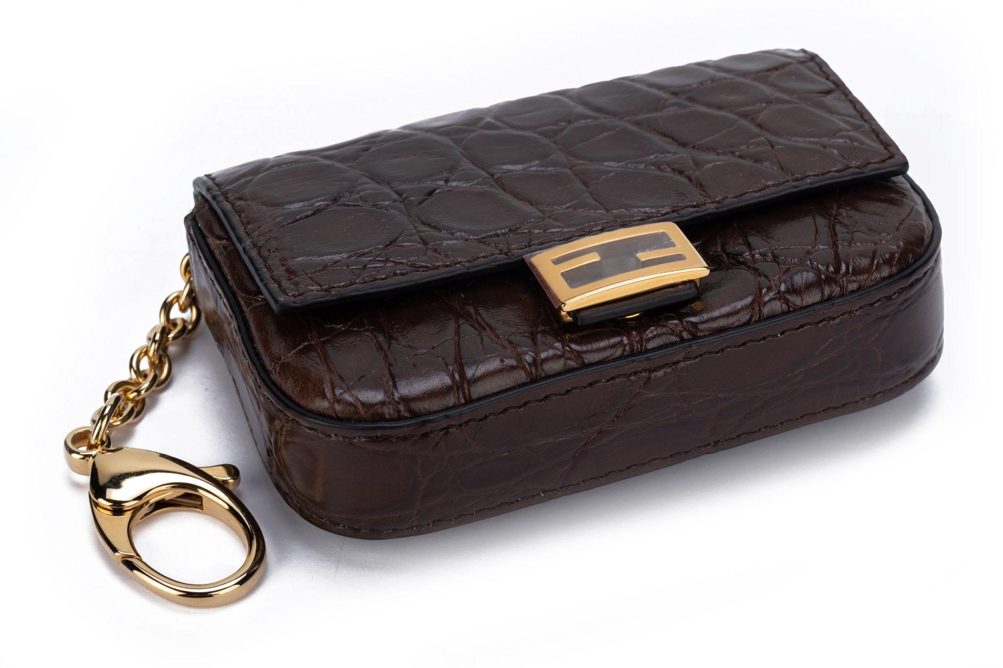 Fendi New Nano Baguette Braun Cayman im Zustand „Neu“ im Angebot in West Hollywood, CA