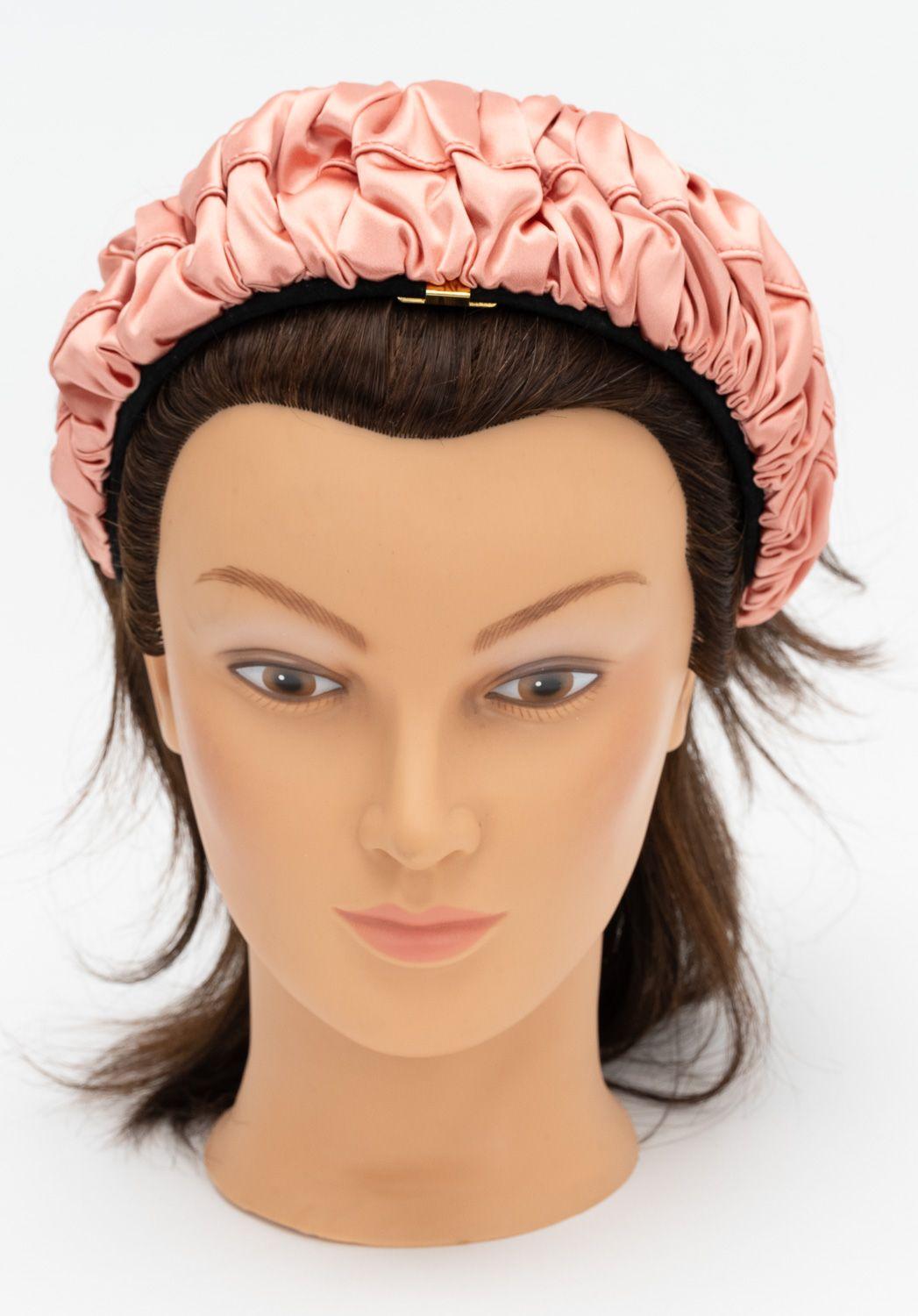 Fendi New Silk Rouched Haarband Rose (Beige) im Angebot