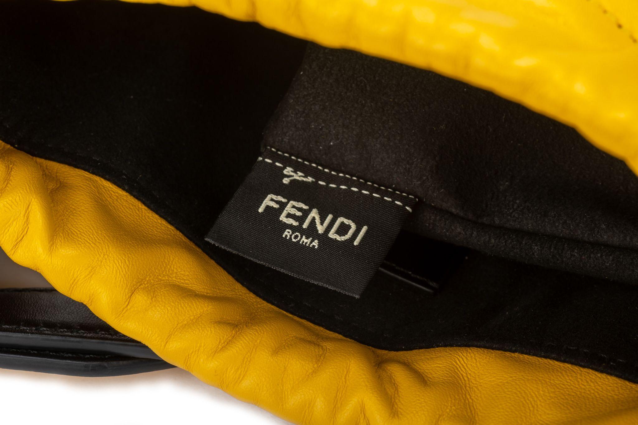 Fendi - Sac à bandoulière SM en cuir d'agneau jaune, état neuf en vente 5