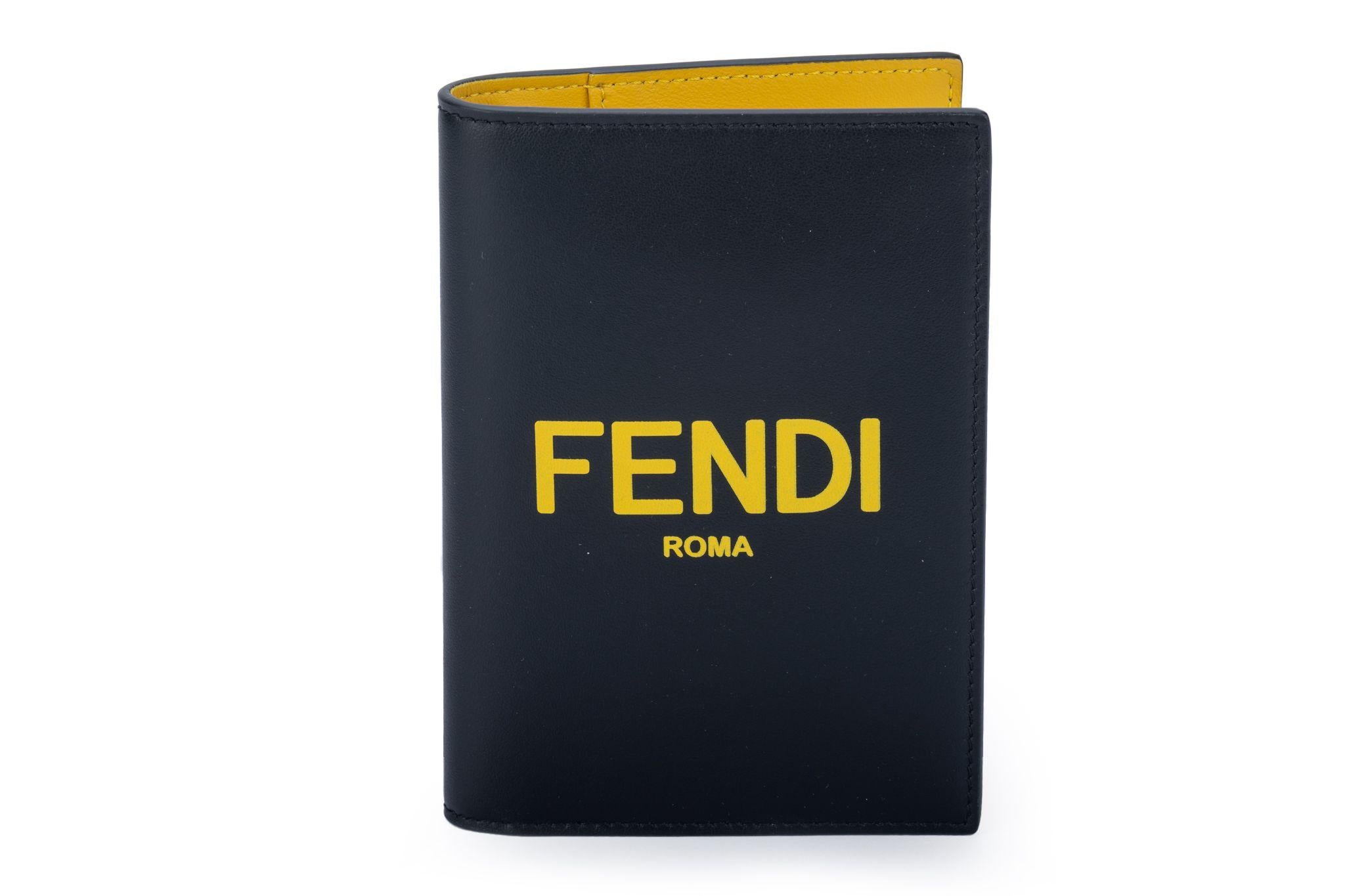 Couverture de passeport en cuir d'agneau noir et jaune de la marque Fendi. Livré avec sa boîte et sa housse d'origine.