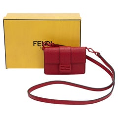 Fendi NIB Rotes Micro Baguette-Taschentuch