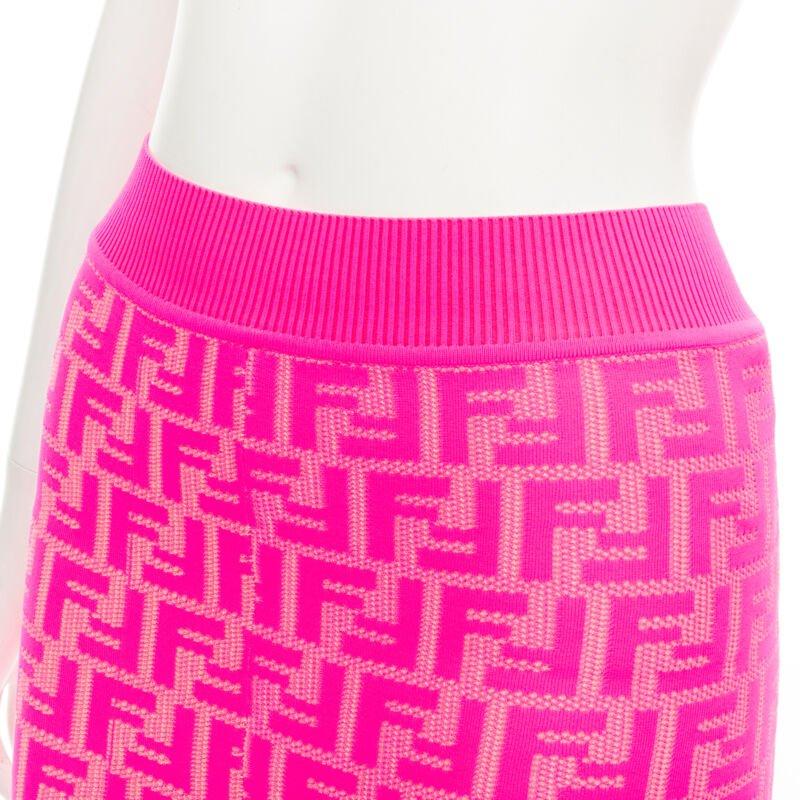 FENDI Nicki Minaj Prints On Runway neon pink FF Zucca legging IT38 XS
Reference: TGAS/C00741
Brand: Fendi
Designer: Nicki Minaj
Model: FZR706 AAEL F0N7F
Collection: Nicki Minaj Prints On - Runway
Material: Viscose, Polyester
Color: Pink
Pattern: