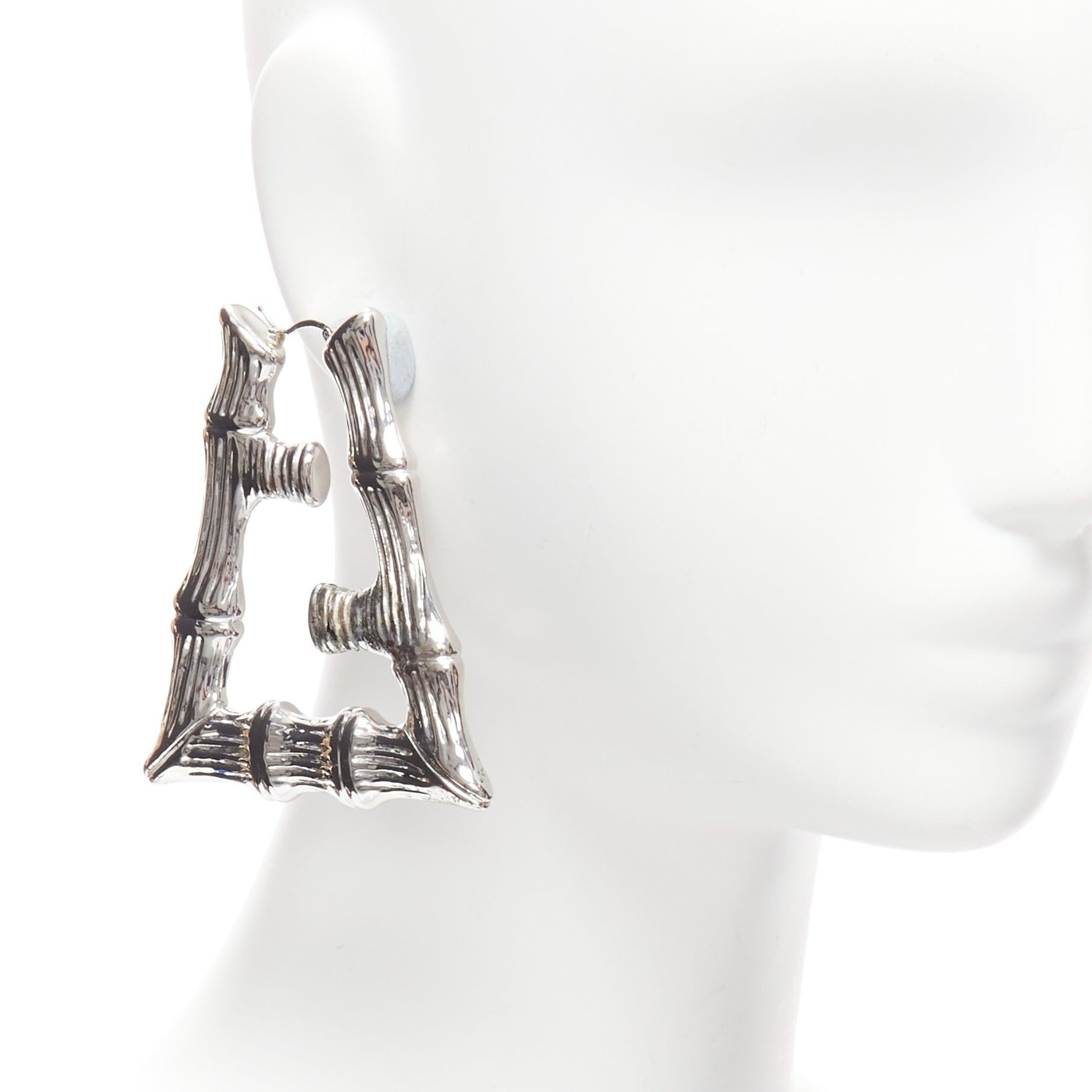FENDI Nicki Minaj Prints On silver FF Bamboo statement earrings Pair
Reference: TGAS/D00708
Brand: Fendi
Collection: Nicki Minaj Prints On
Material: Metal
Color: Silver
Pattern: Solid
Closure: Loop Through
Lining: Silver Metal
Extra Details: Hoop