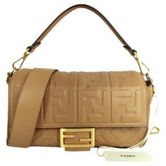 Fendi NEU Beige geprägtes Logo FF 1974 Große Baguette NM Tasche mit zwei Trägern