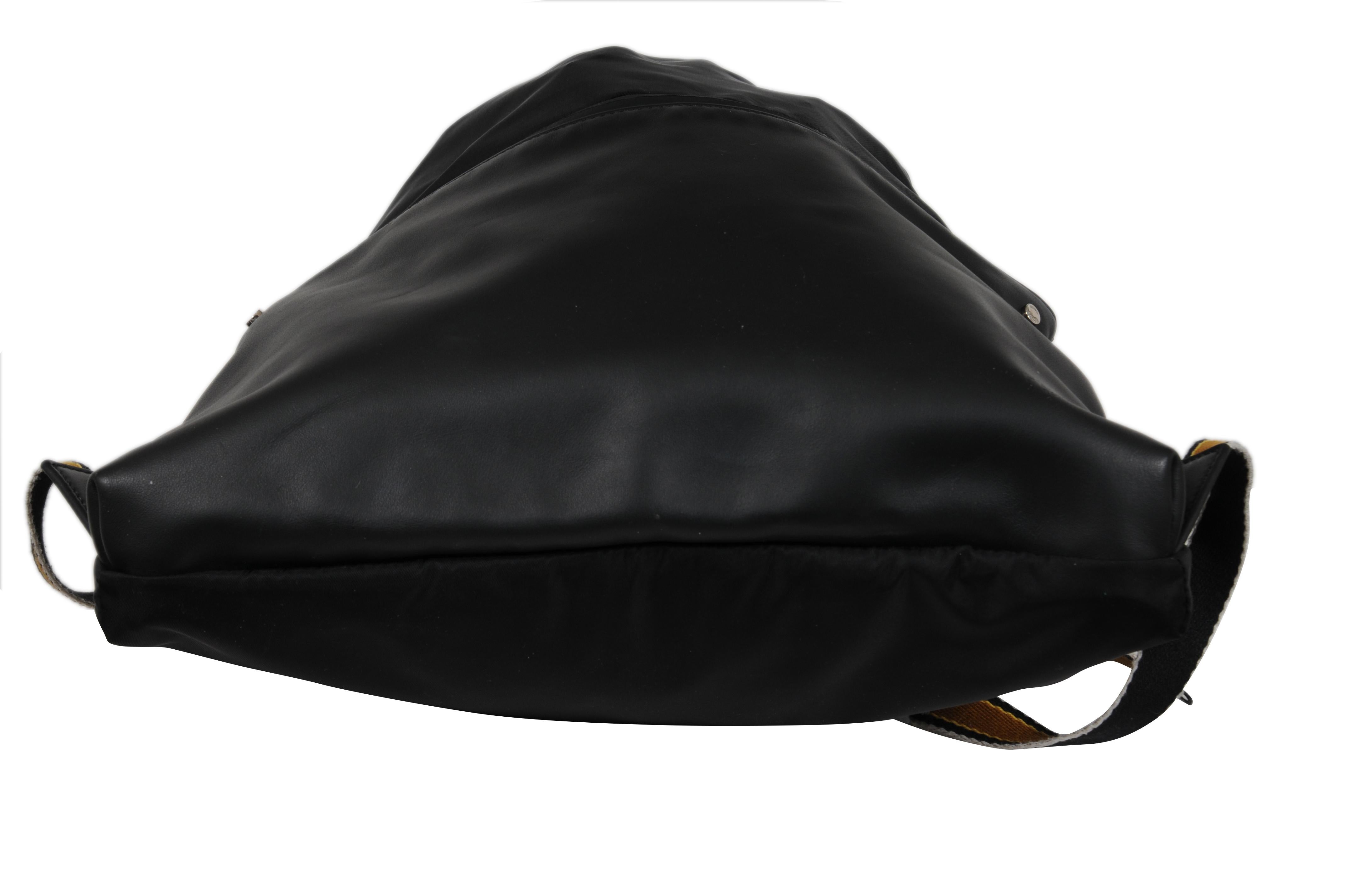 Sac à dos à cordon de serrage Vitello en nylon Fendi Logo en cuir noir Sangles jaunes en vente 5