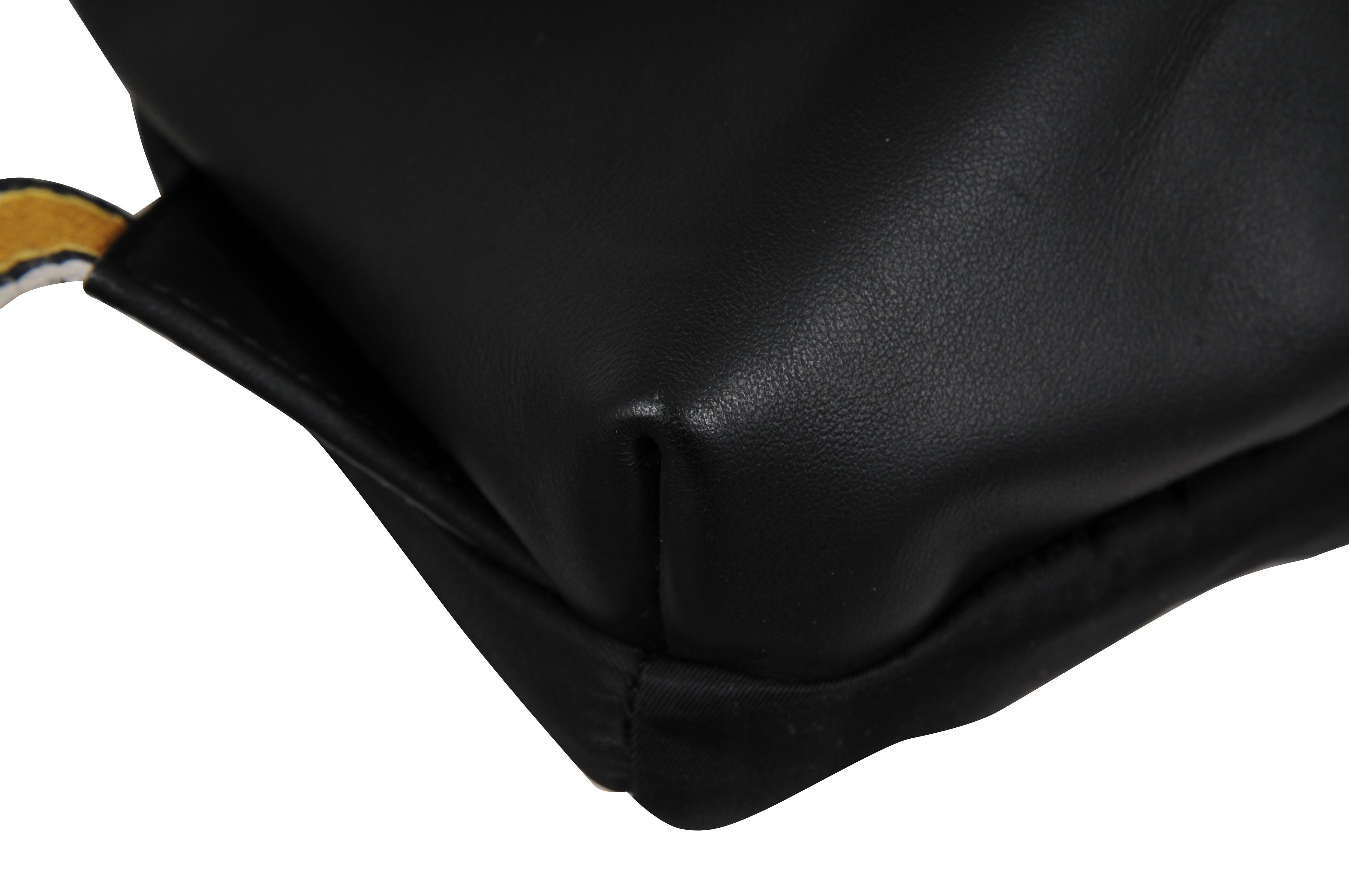 Sac à dos à cordon de serrage Vitello en nylon Fendi Logo en cuir noir Sangles jaunes en vente 7