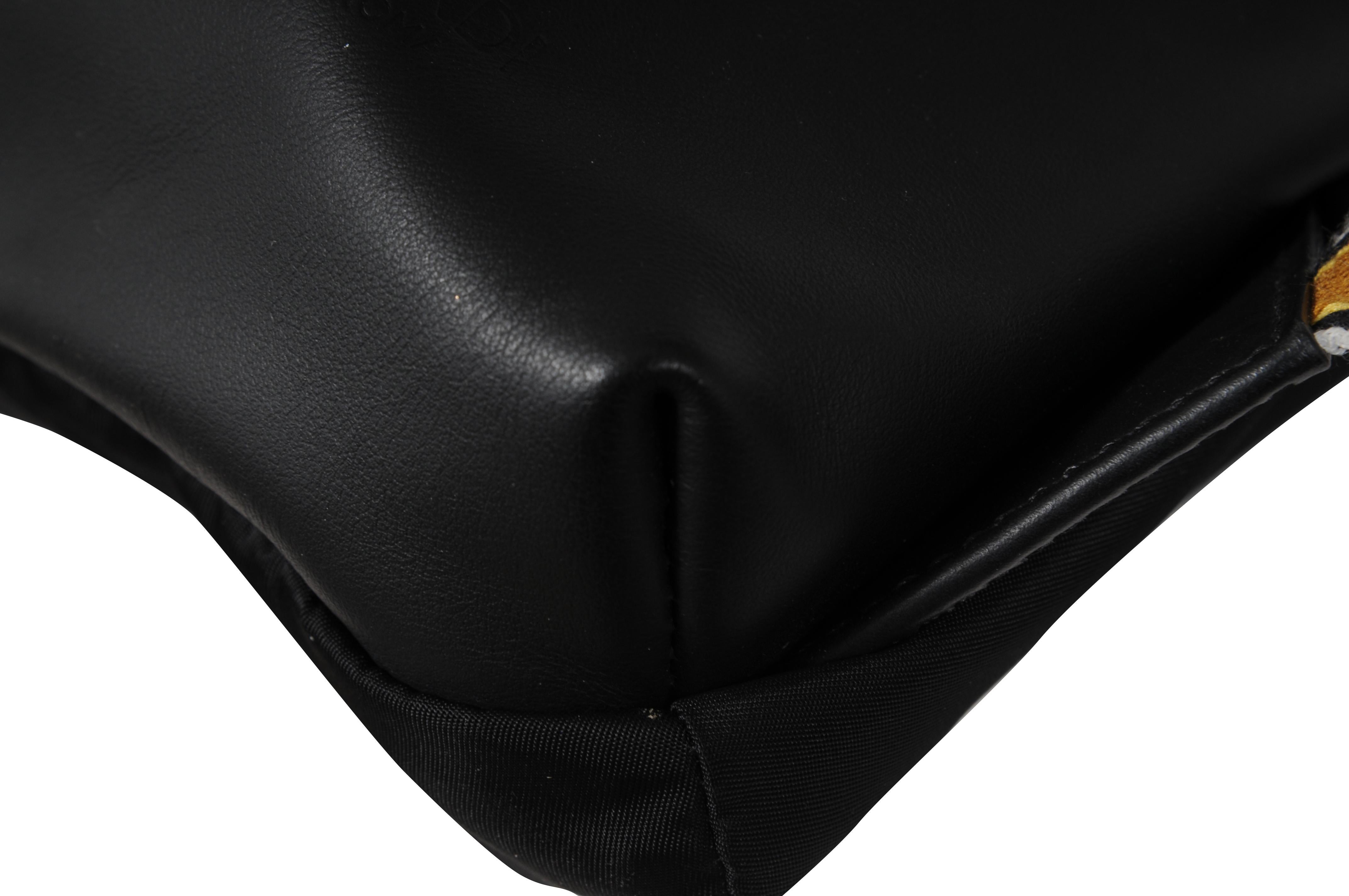 Sac à dos à cordon de serrage Vitello en nylon Fendi Logo en cuir noir Sangles jaunes en vente 8