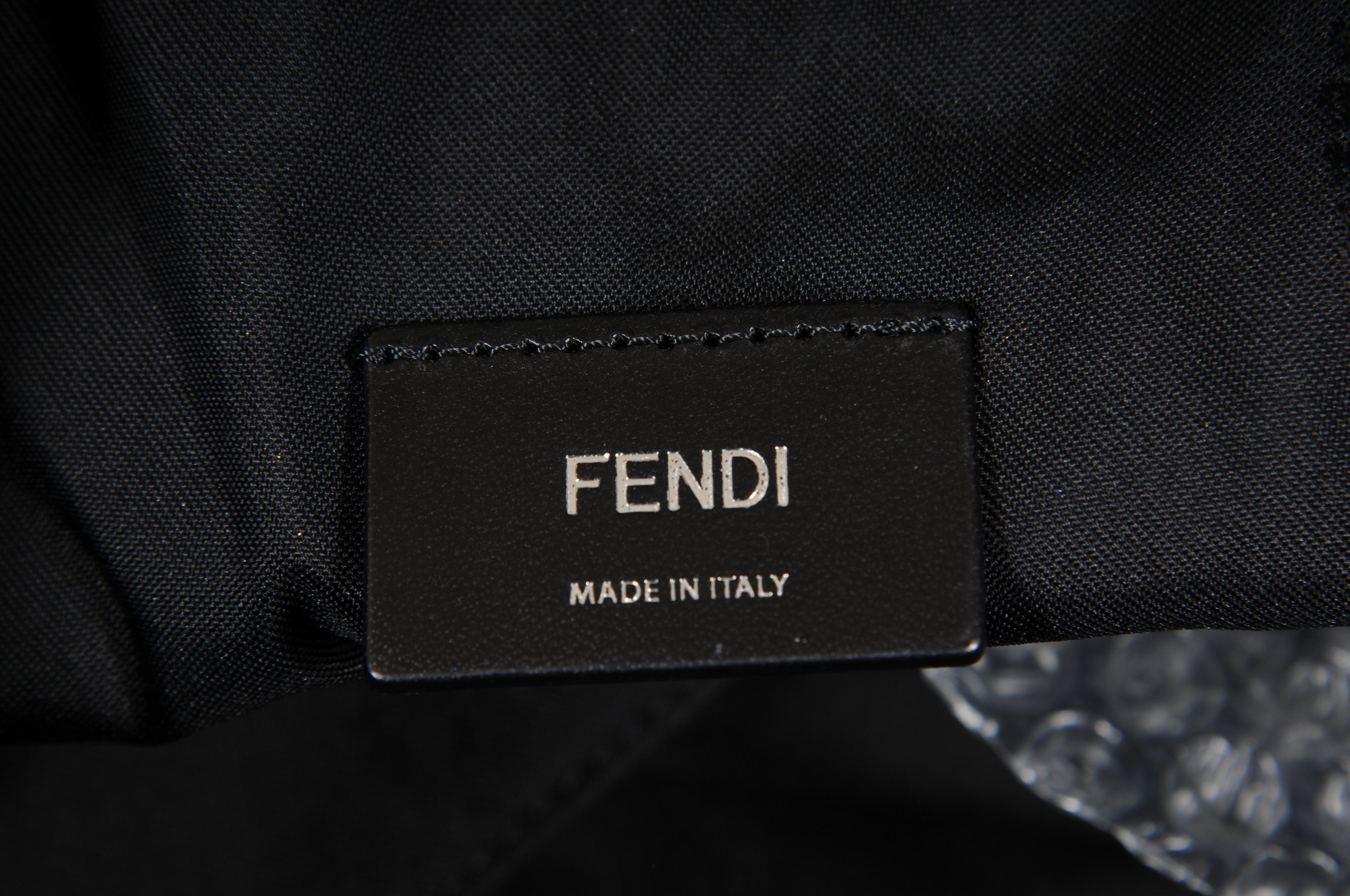 Sac à dos à cordon de serrage Vitello en nylon Fendi Logo en cuir noir Sangles jaunes en vente 13