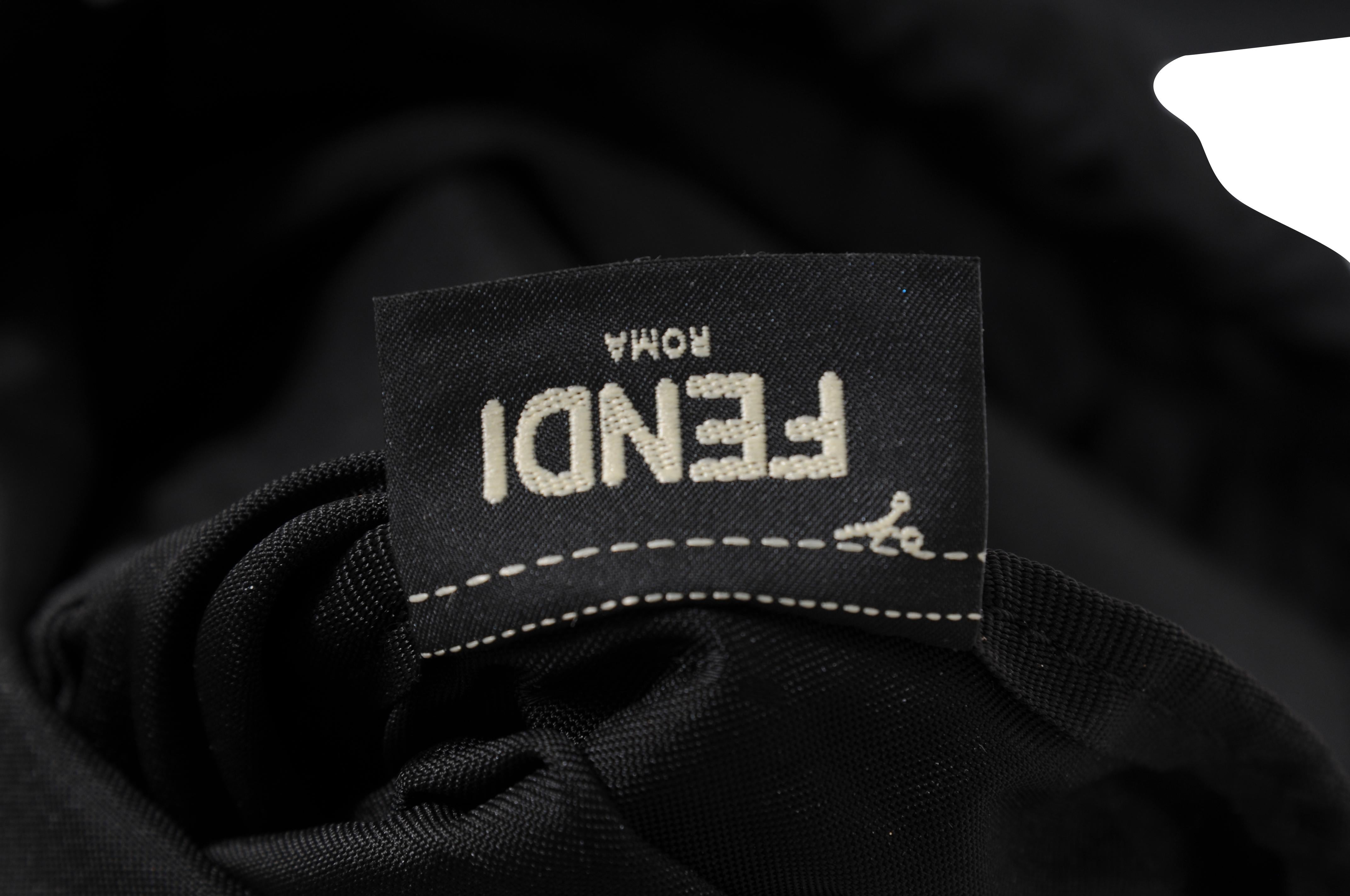 Sac à dos à cordon de serrage Vitello en nylon Fendi Logo en cuir noir Sangles jaunes en vente 15