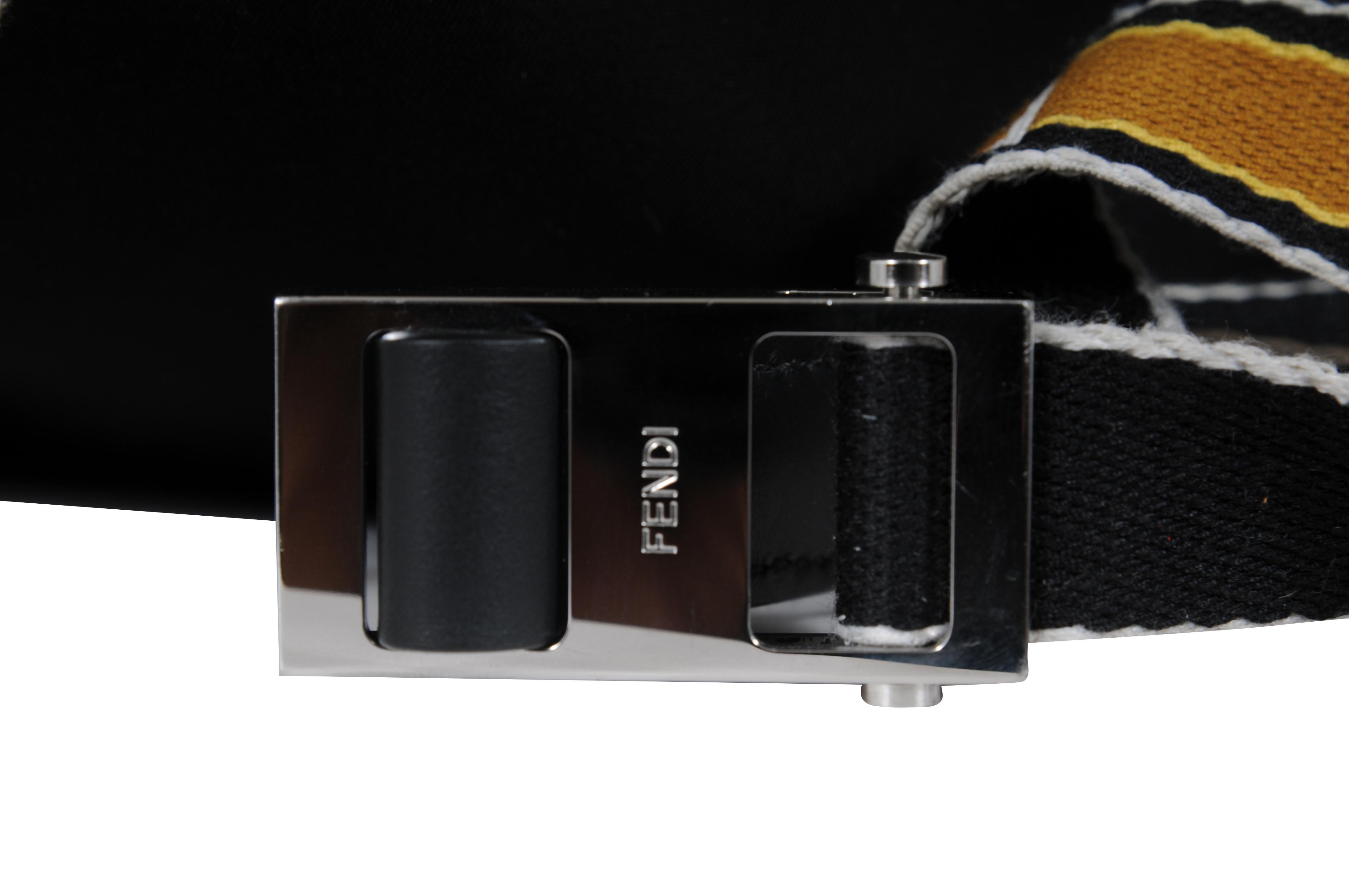 Sac à dos à cordon de serrage Vitello en nylon Fendi Logo en cuir noir Sangles jaunes en vente 2