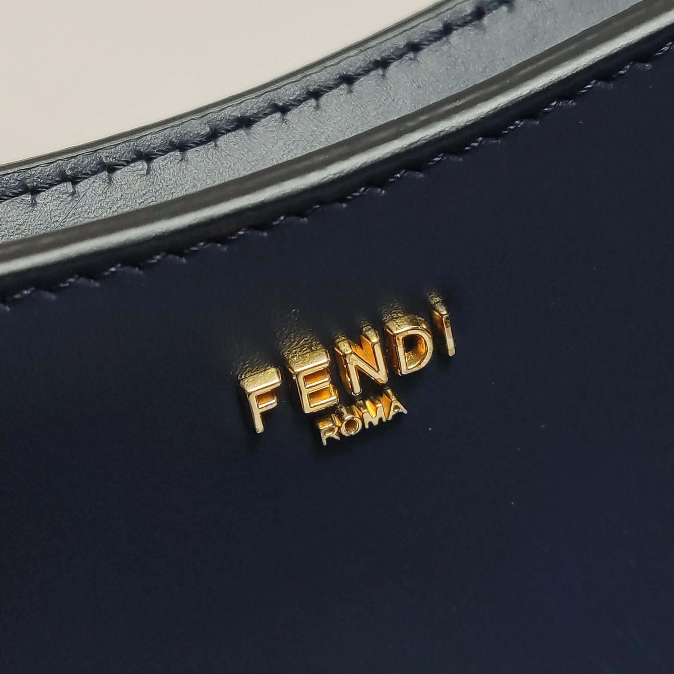 FENDI O Lock Sac à bandoulière en cuir et fausse fourrure marine en vente 8