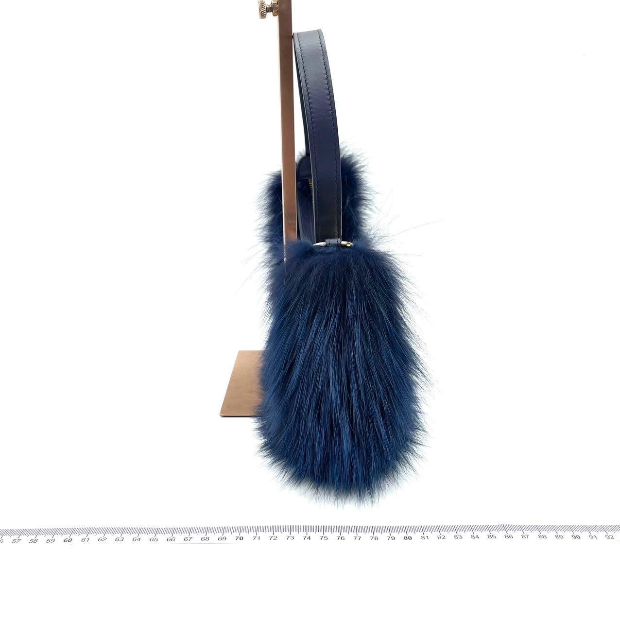 FENDI O Lock Navy Umhängetasche aus Leder und Kunstpelz Damen im Angebot