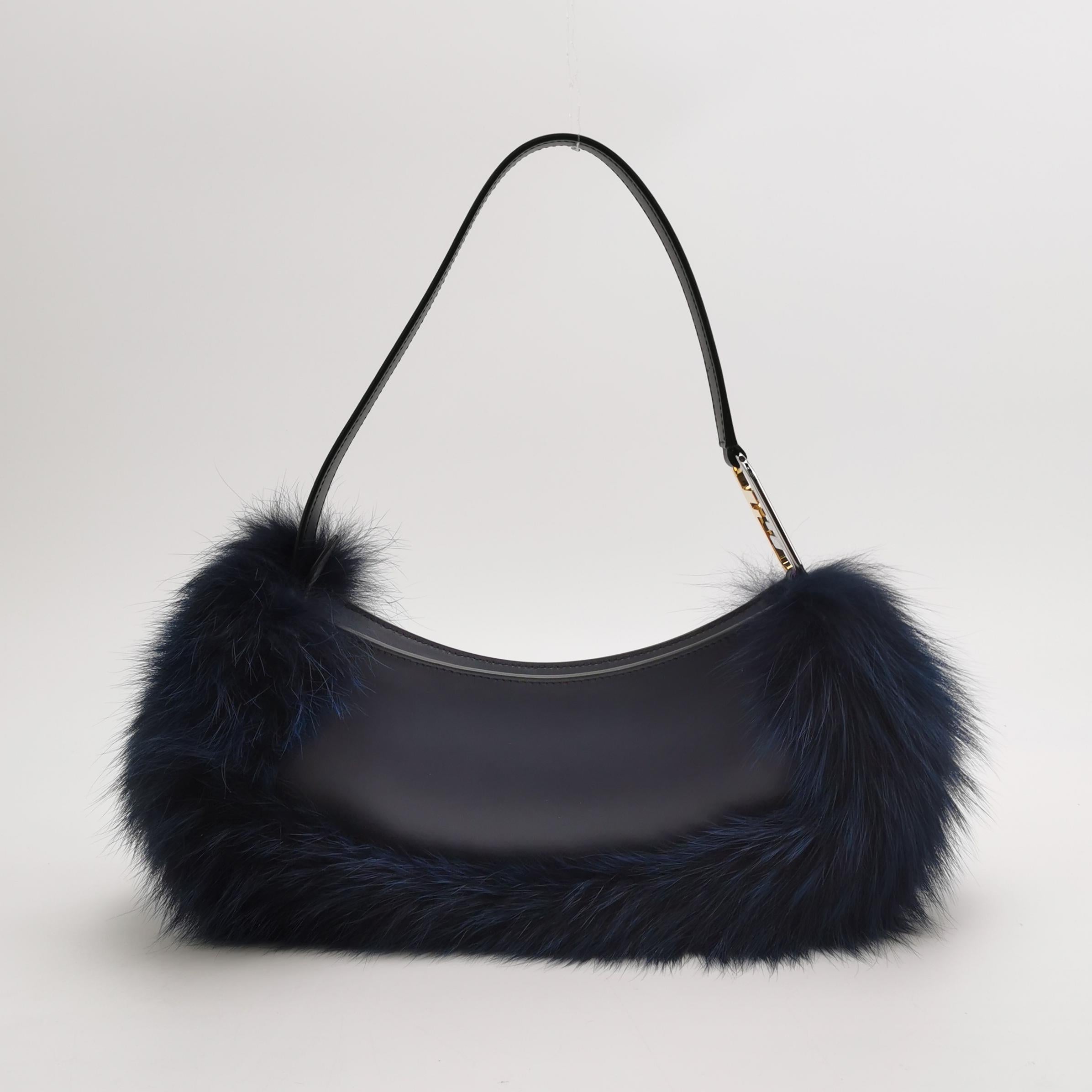 FENDI O Lock Sac à bandoulière en cuir et fausse fourrure marine en vente 2