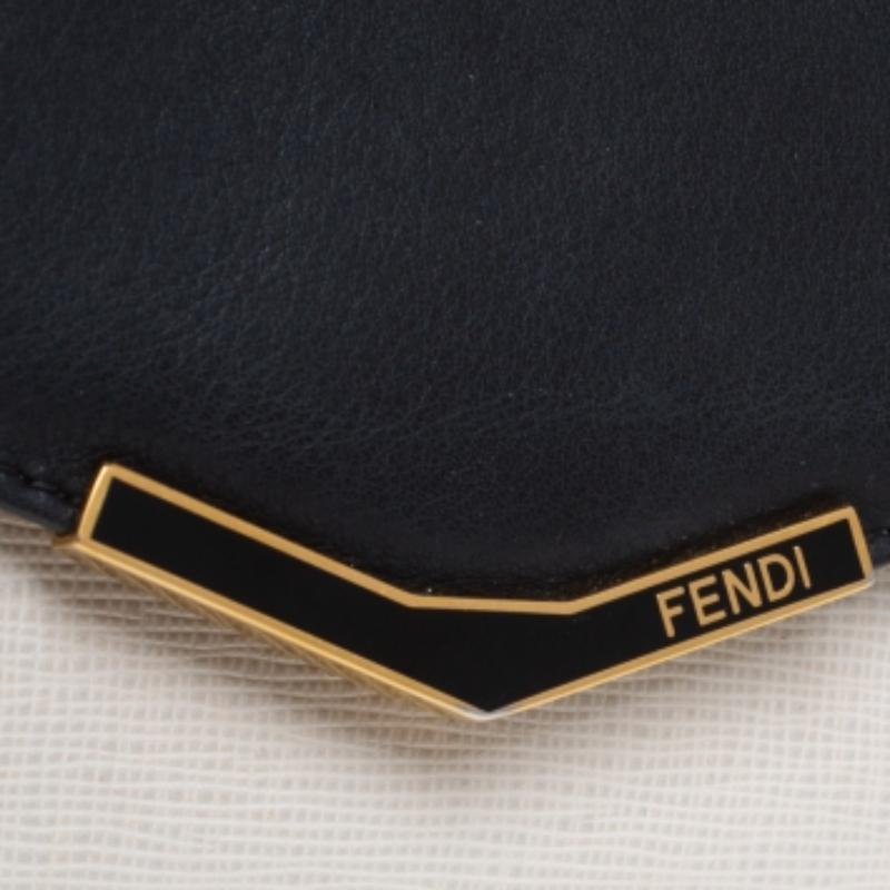 Fendi Off White/Black Leather Envelope Continental Geldbörse Damen im Angebot