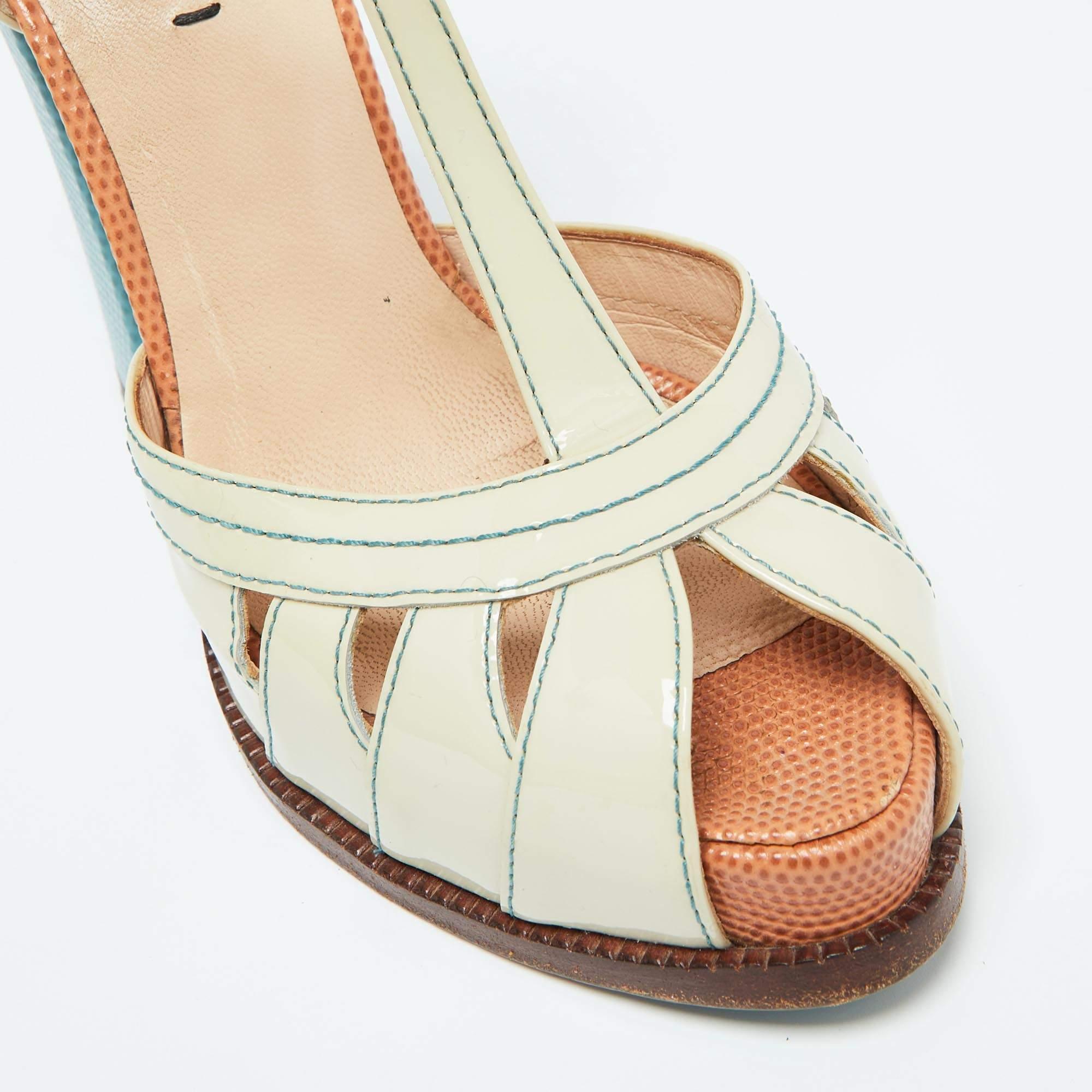 Fendi Off-white/Blue Patent Leather T-Strap Platform Sandals Size 36.5 For Sale 2