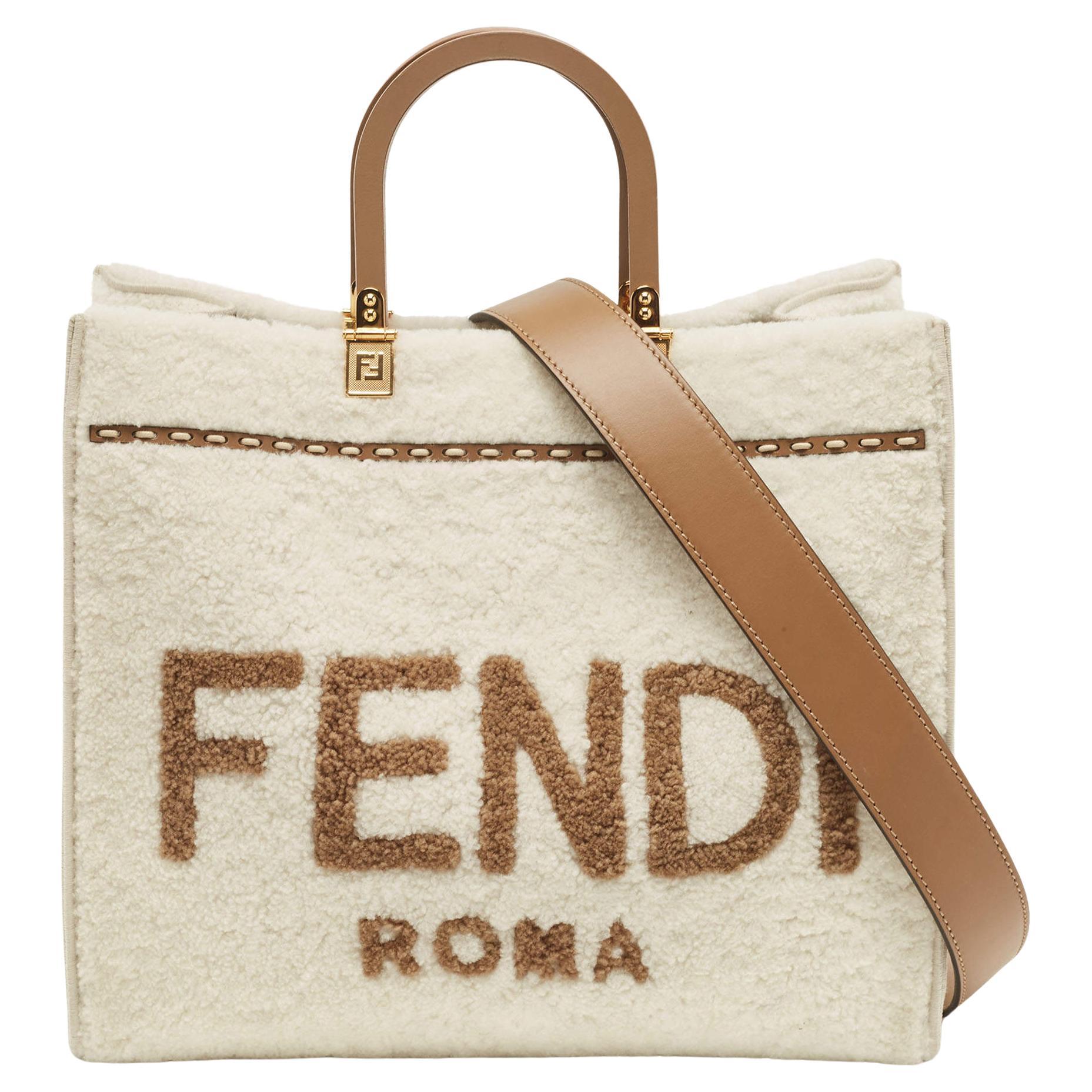 Fourre-tout moyen en cuir et fourrure Off-White de Fendi En vente sur  1stDibs