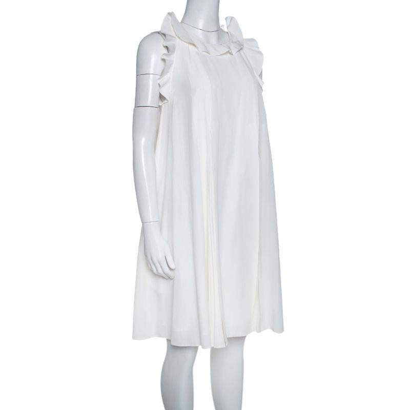 This Fendi dress is a chic choice and will lend a refined look. This white ensemble will help you conquer the day in stylish trend effortlessly. This impressive ensemble has been designed from silk and detailed with ruffles and pleats.

