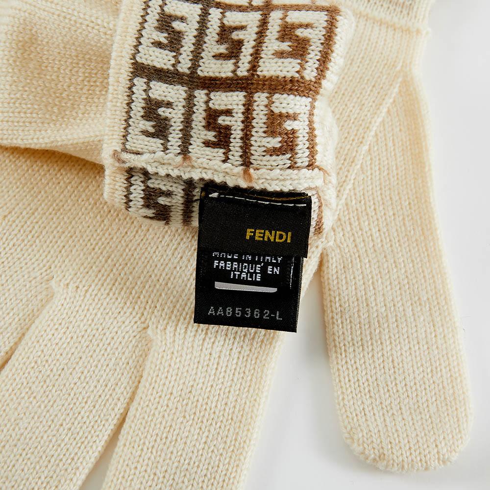 FENDI Off-White Wool Gloves In New Condition In Paris, FR