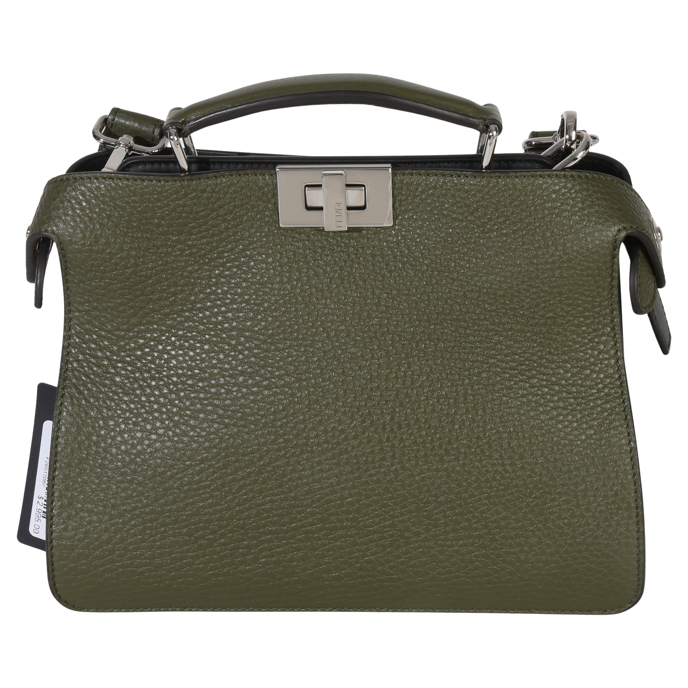 Sac ISeeU Mini Peekaboo en cuir de veau olive de Fendi en vente