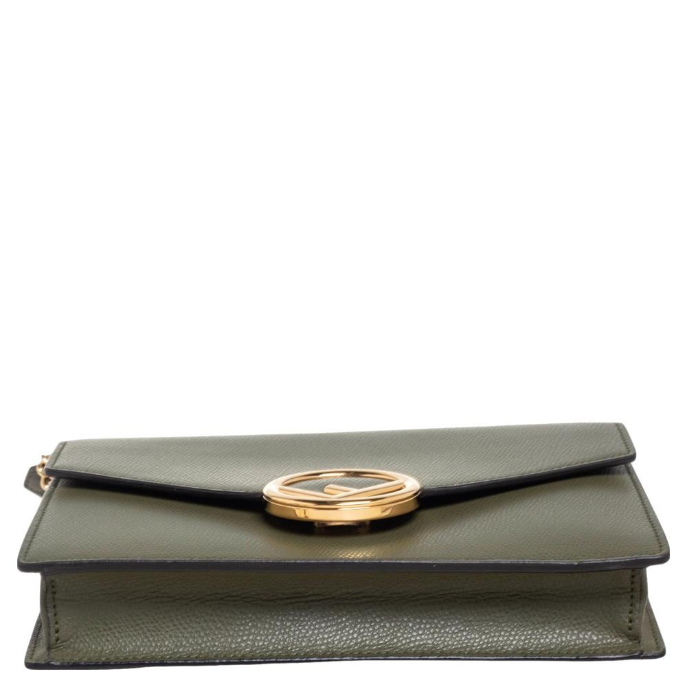 Fendi Olive Green Leather F Wallet On Chain In Good Condition In Dubai, Al Qouz 2