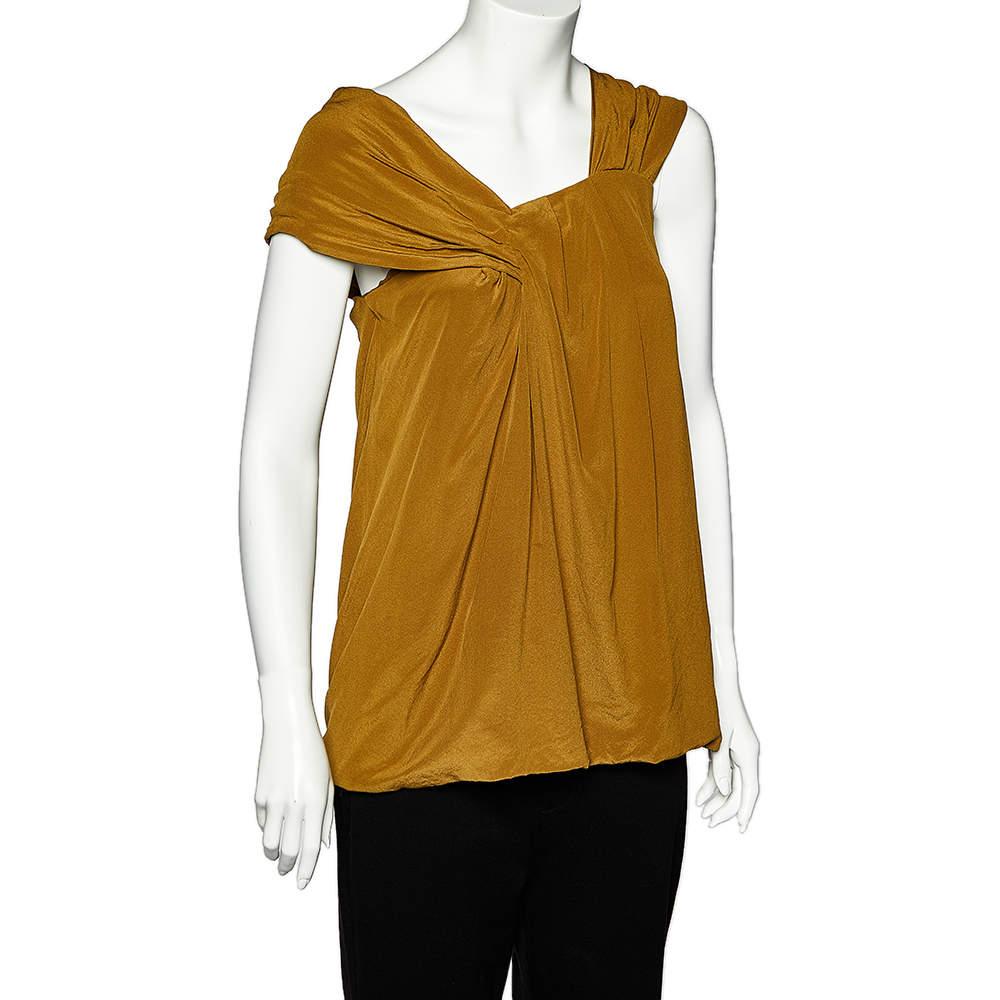 Elegant details meet fine tailoring! The Fendi women's top in olive green silk has draped sleeves to highlight your neck and shoulders. It is bound to offer an effortless look when worn with skirts or pants.