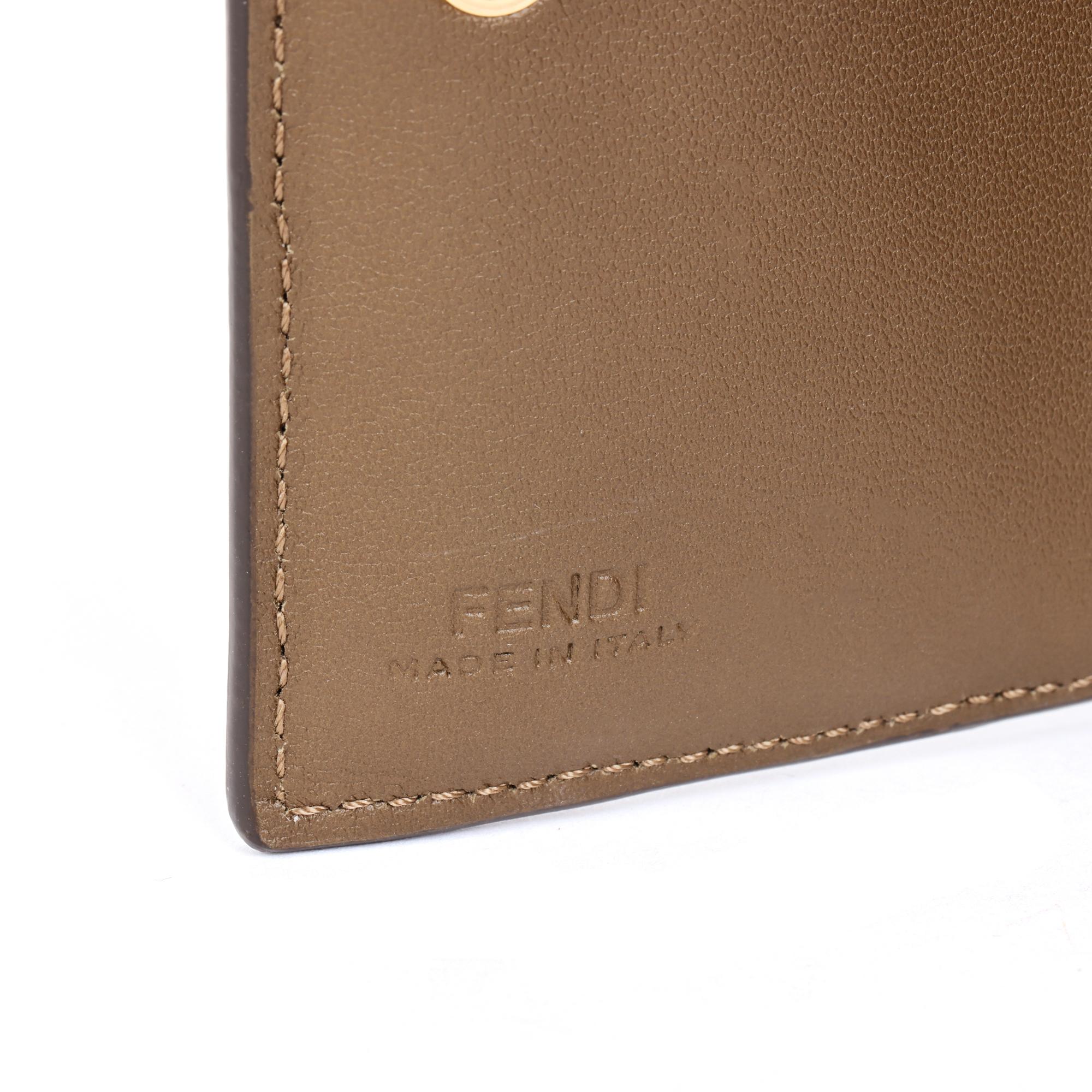 Fendi Olive Nappa Leather Small Wallet  In Excellent Condition For Sale In Bishop's Stortford, Hertfordshire
