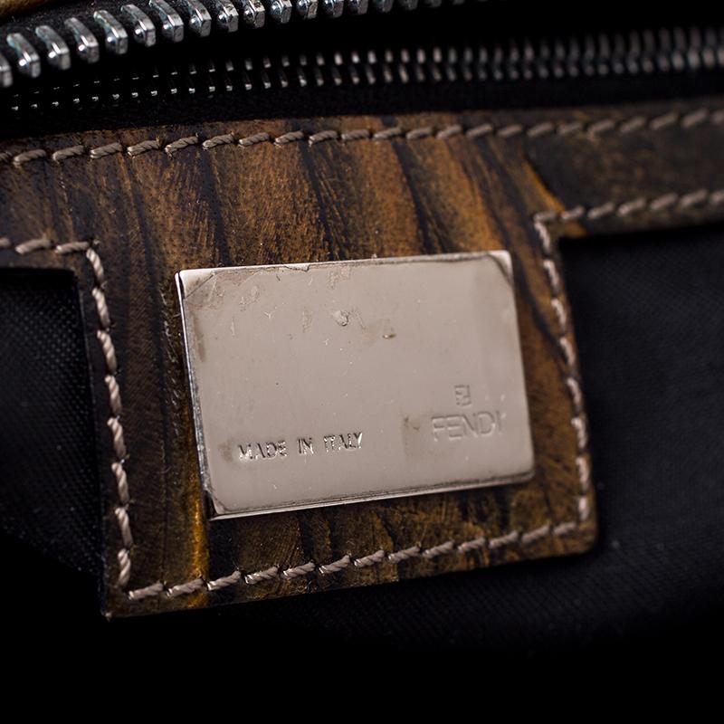 Fendi Olive Textured Leather Trapezio Shoulder Bag 2