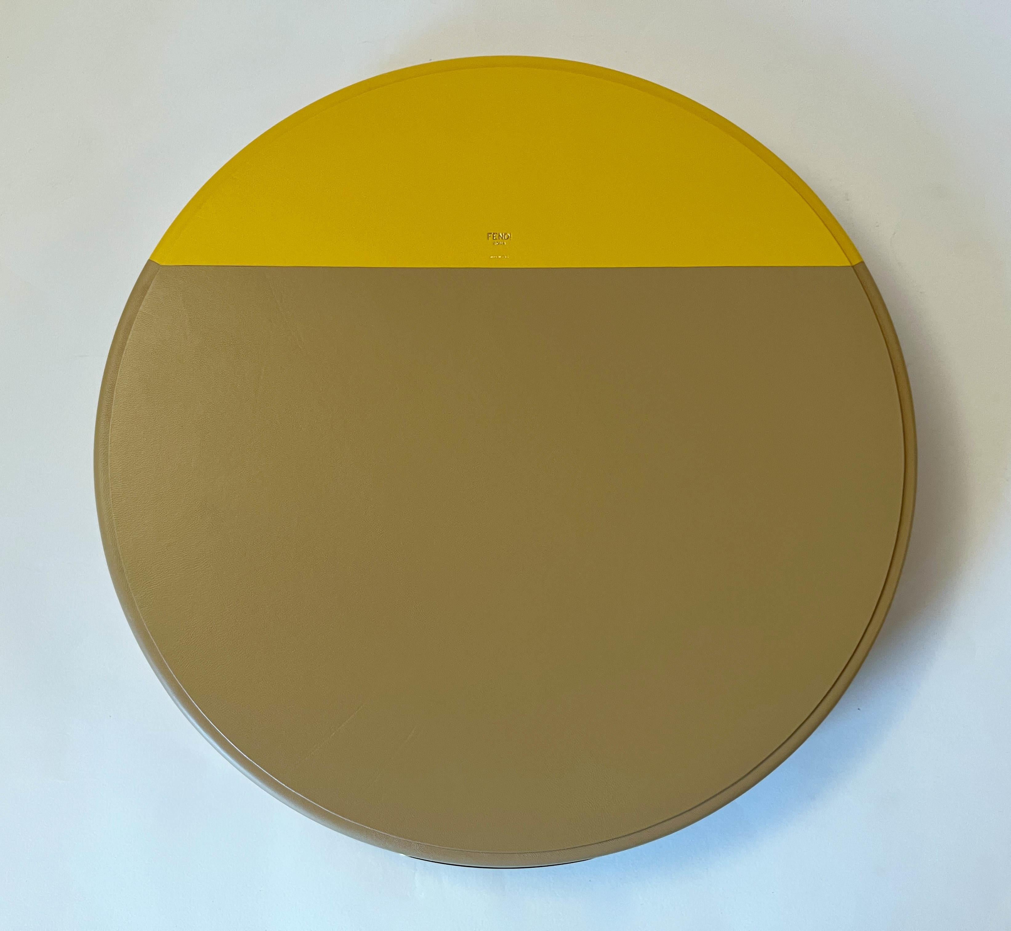 Bandeja redonda FENDI O'Lock, 3 Disponible en venta 5
