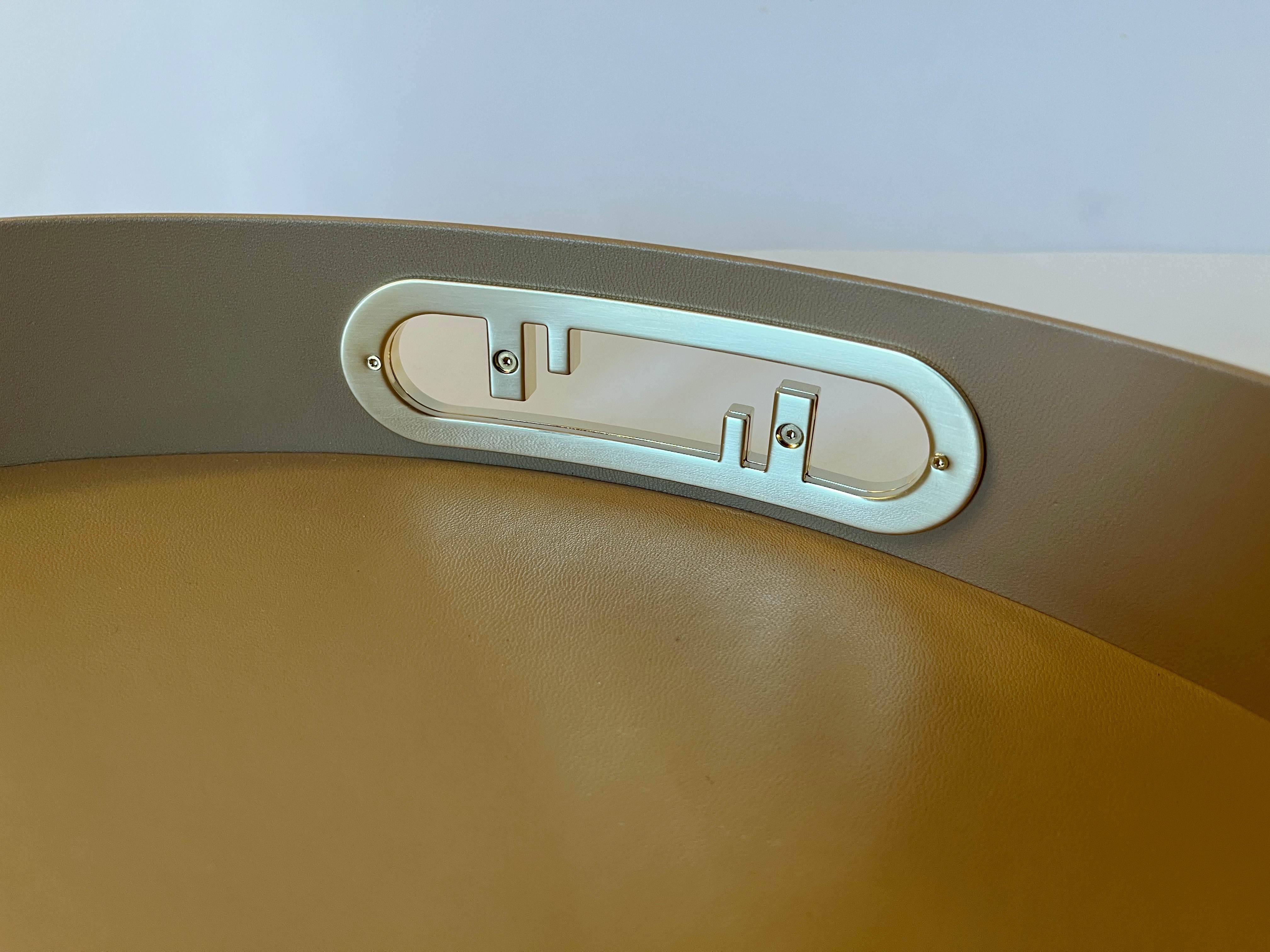 Bandeja redonda FENDI O'Lock, 3 Disponible en venta 3
