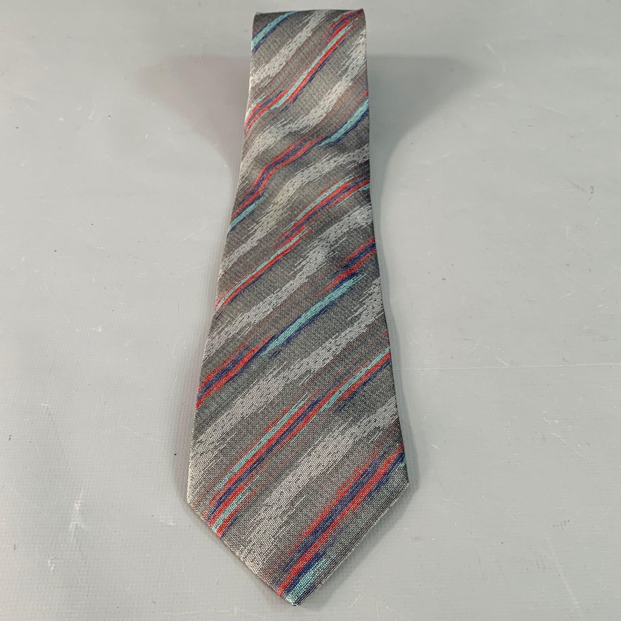 Grigio Fendi Cravatta in seta a righe diagonali grigie e rosse in taglia unica in vendita