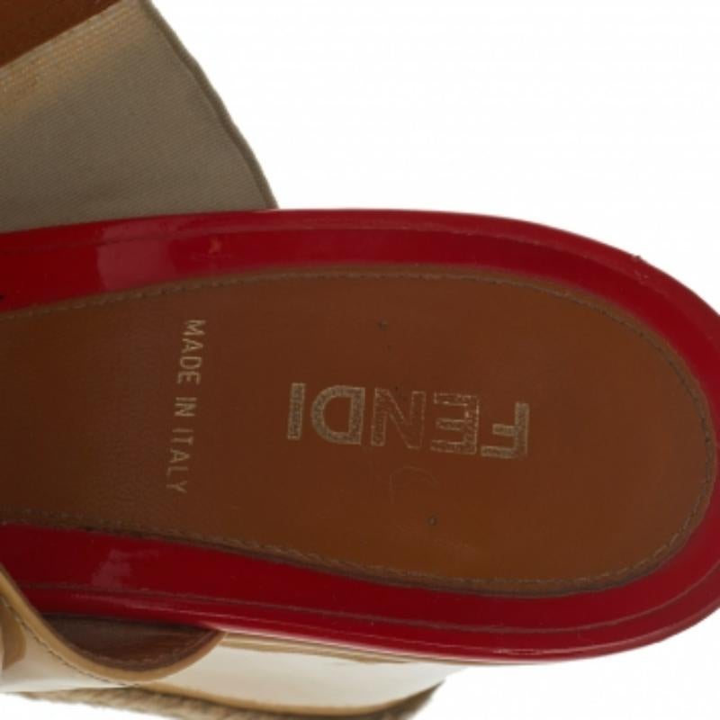 Fendi Espadrille-Sandalen mit Keilriemen aus Lackleder in Orange-Beige und Lackleder mit Schnallenriemen Größe 39 im Zustand „Relativ gut“ im Angebot in Dubai, Al Qouz 2