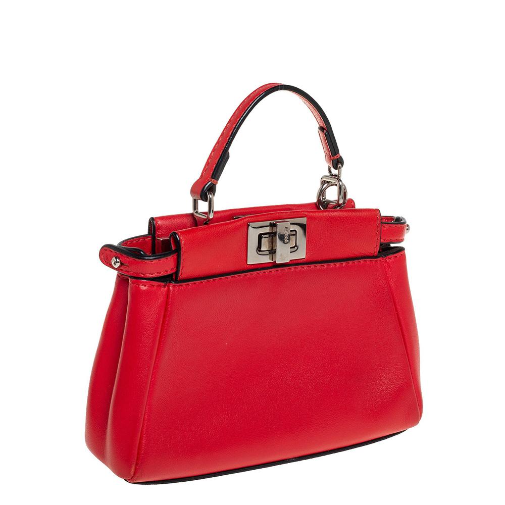 Fendi Micro Peekaboo Umhängetasche aus orangenem Leder im Zustand „Gut“ in Dubai, Al Qouz 2