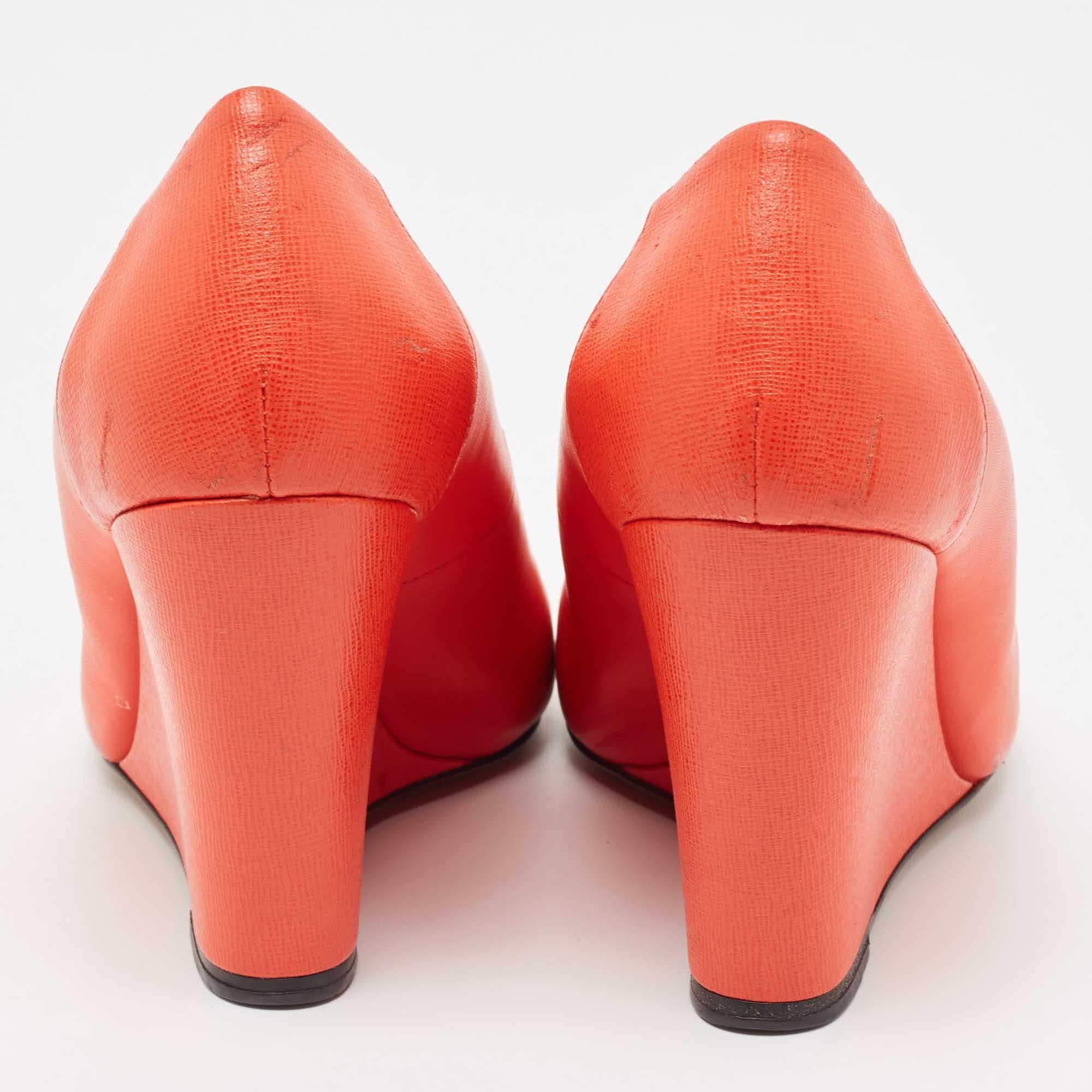 Donna Fendi - Pompe con zeppa in pelle arancione misura 38,5 in vendita