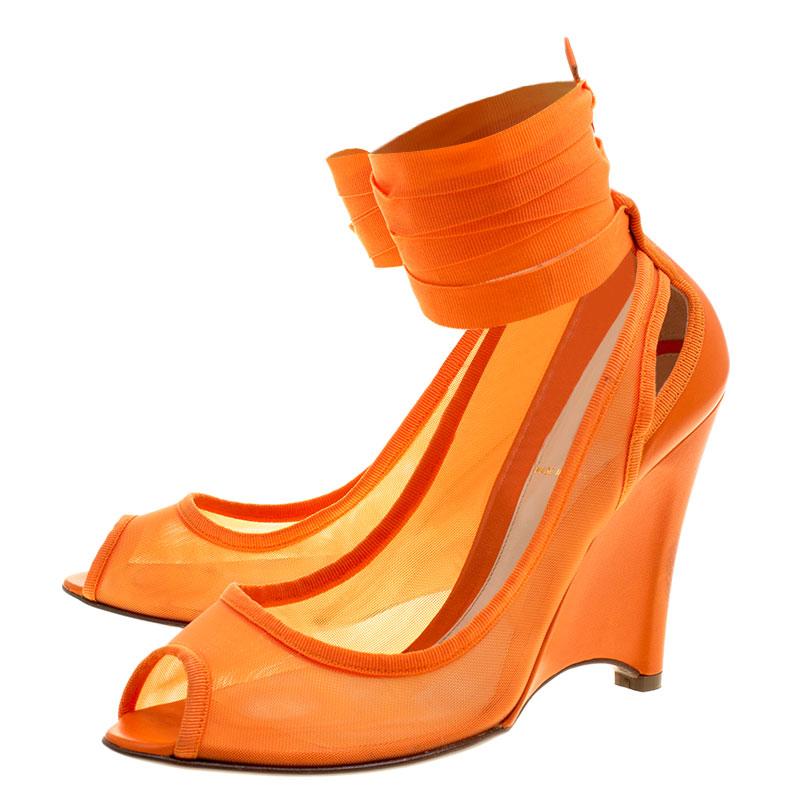 Fendi Orange Mesh And Leather Ankle Wrap Cut Out Wedge Pumps Size 37 In Good Condition In Dubai, Al Qouz 2