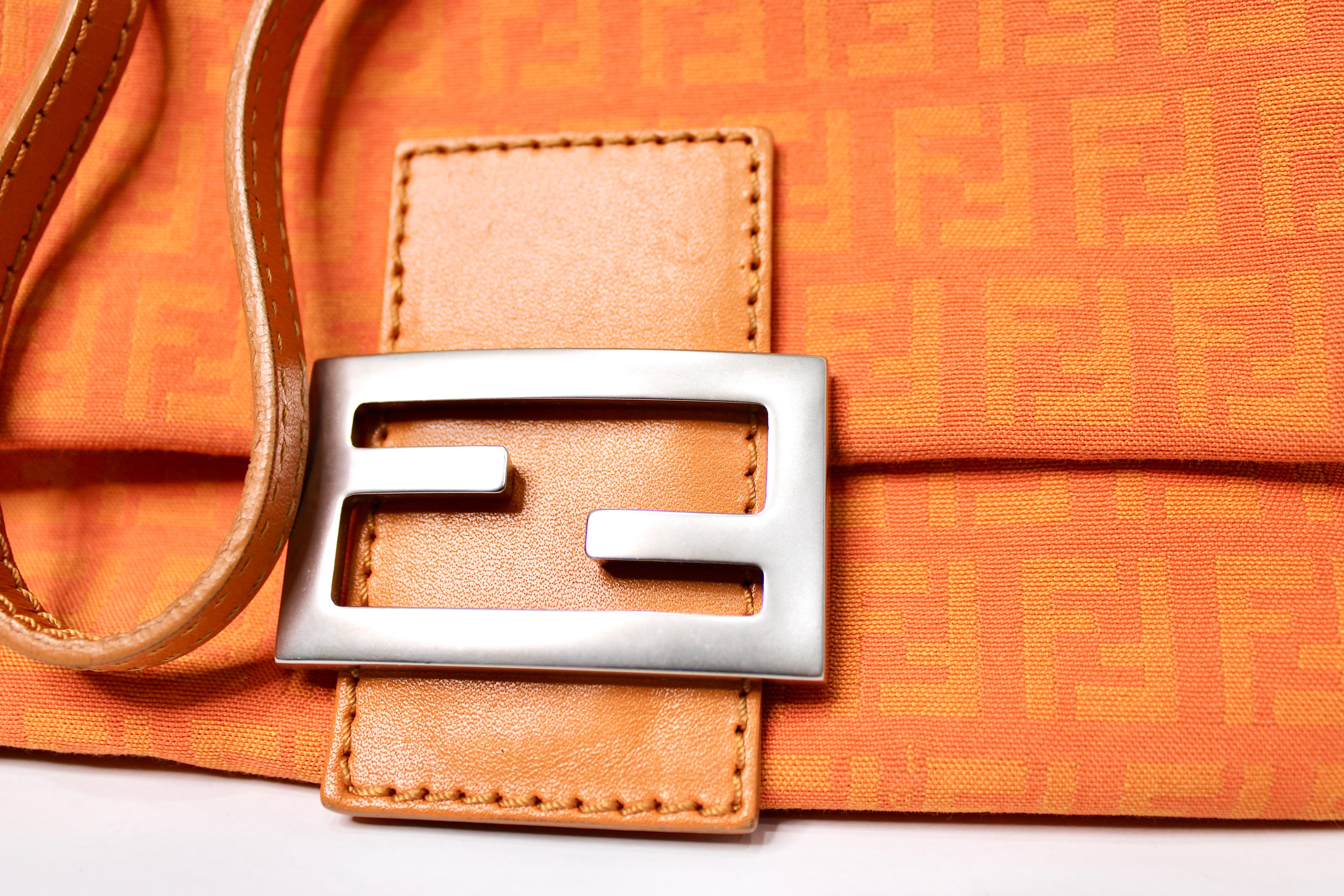 Fendi Mini Mama Zucchino Baguette Bag arancione circa Y2K In condizioni buone in vendita a Scottsdale, AZ
