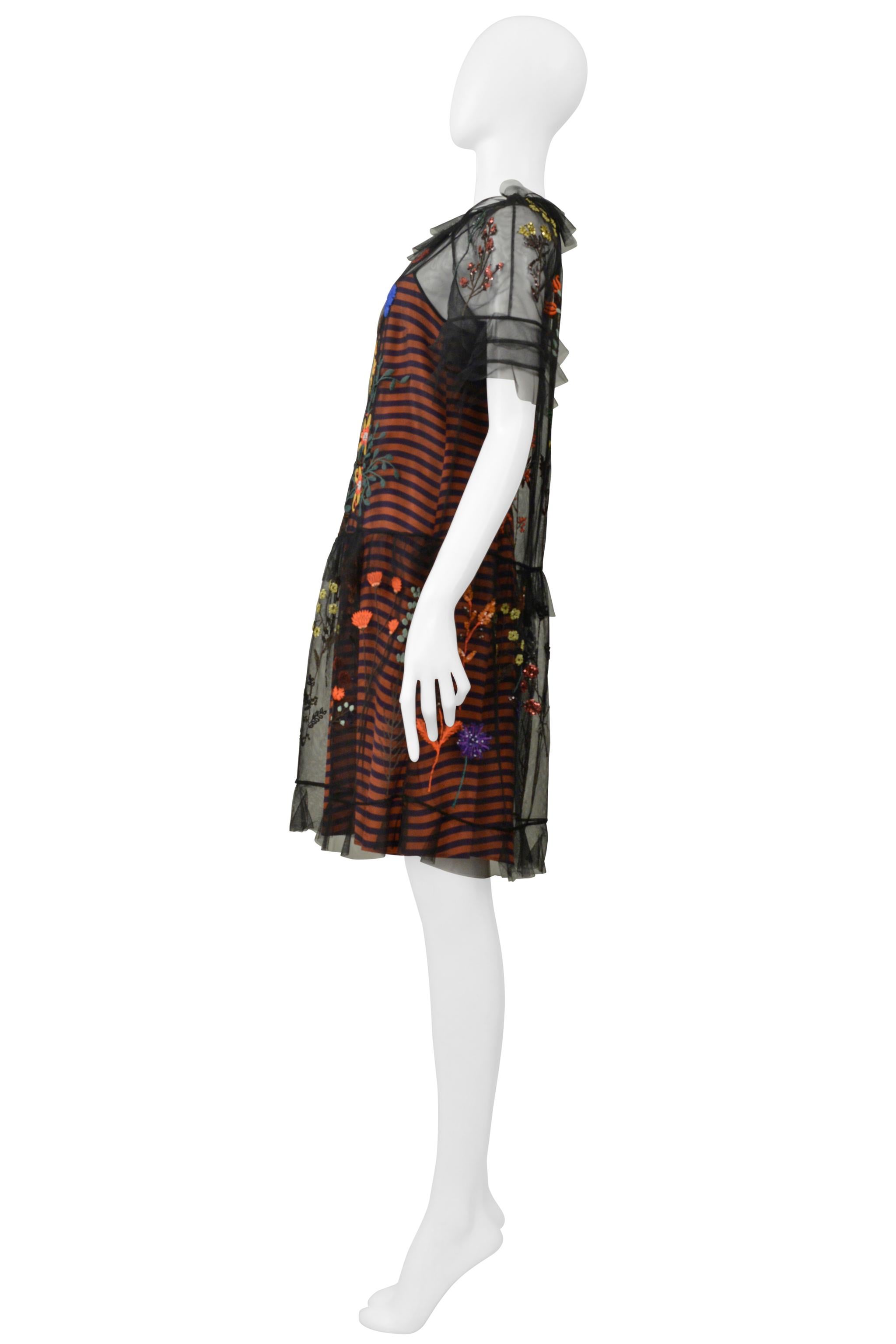 Fendi Vestito a righe arancione e navy con ricamo nero in rete 2016 in vendita 2