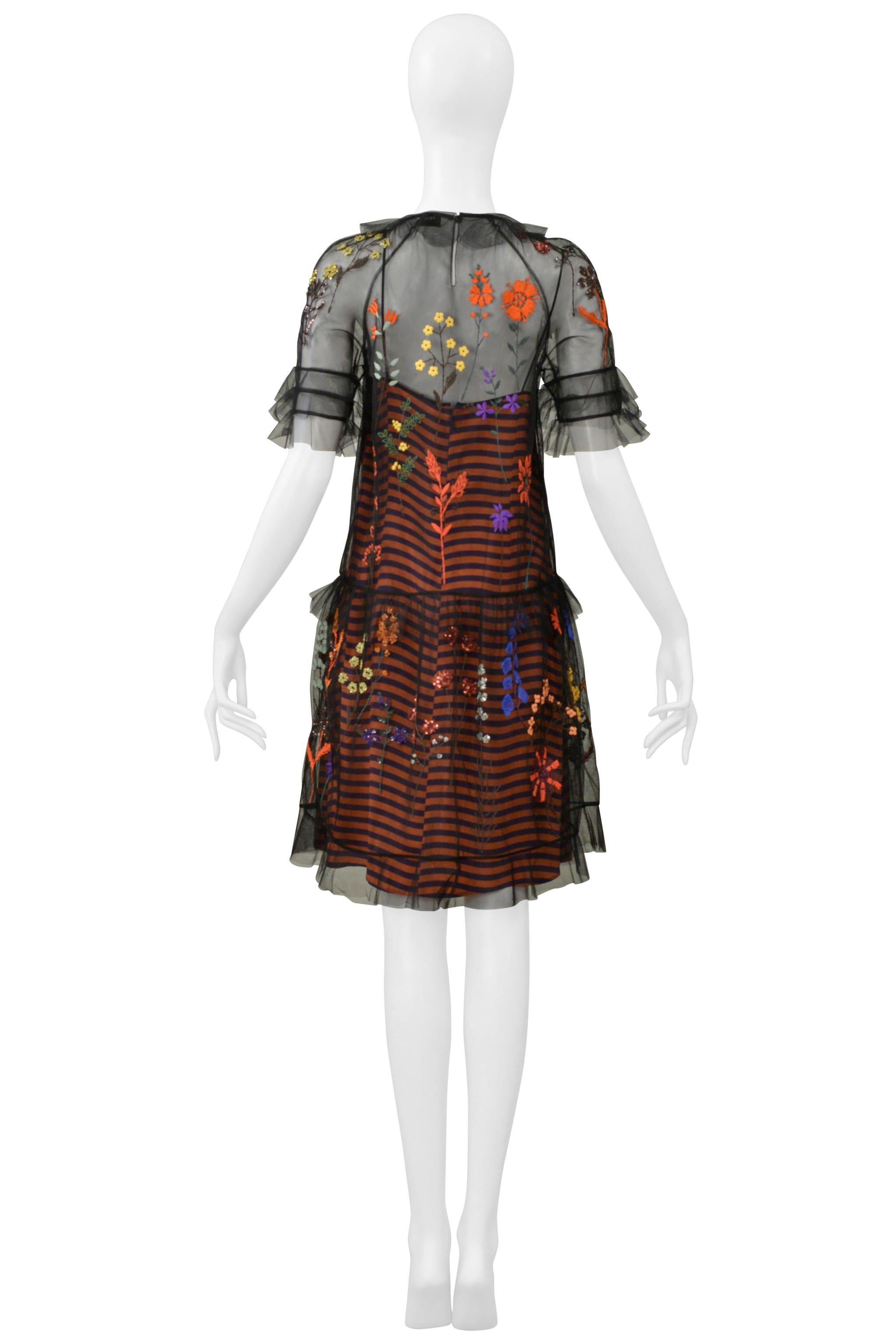 Fendi Vestito a righe arancione e navy con ricamo nero in rete 2016 in vendita 3