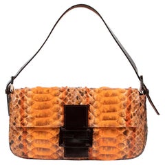 Fendi Orangefarbene Python Baguette Umhängetasche