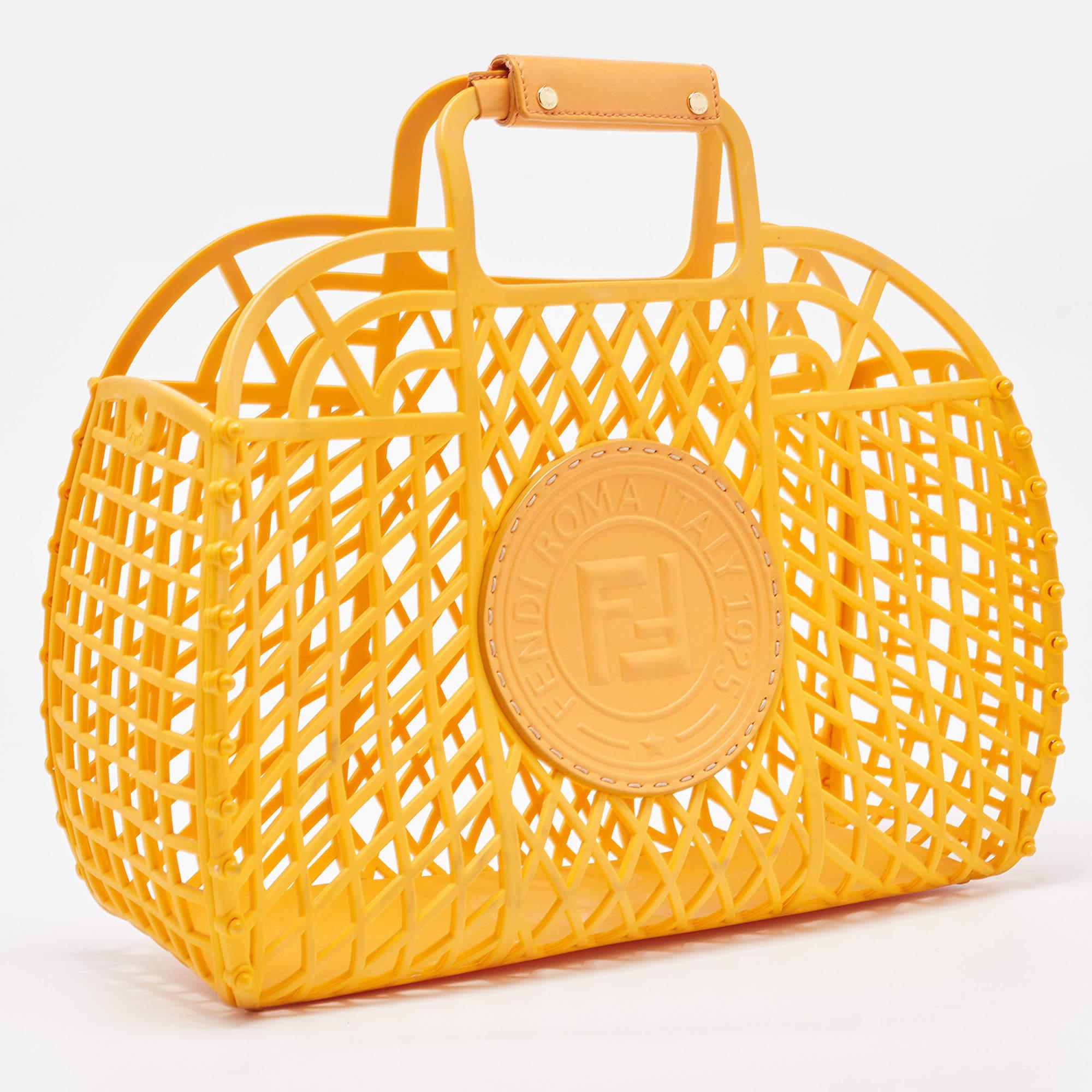 Fendi Orange Plastic Medium Basket Tote In Good Condition For Sale In Dubai, Al Qouz 2