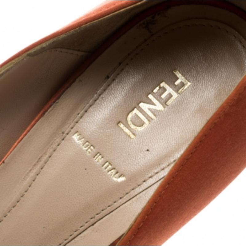 Fendi, raso arancione con fiocco e piattaforma Peep Toe, taglia 40 in vendita 2