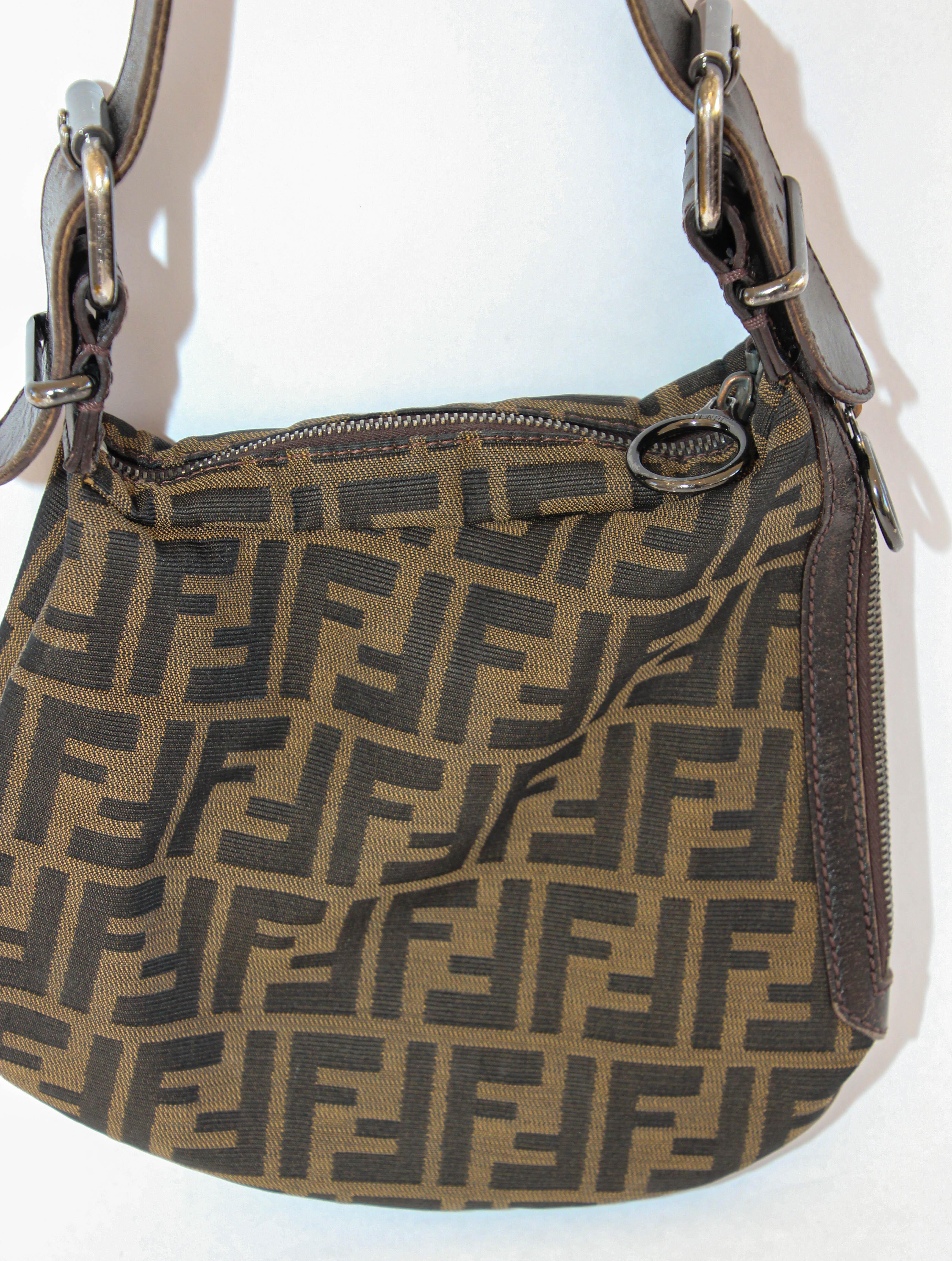 Fendi Oyster FF Print Shoulder Hobo Bag For Sale 6