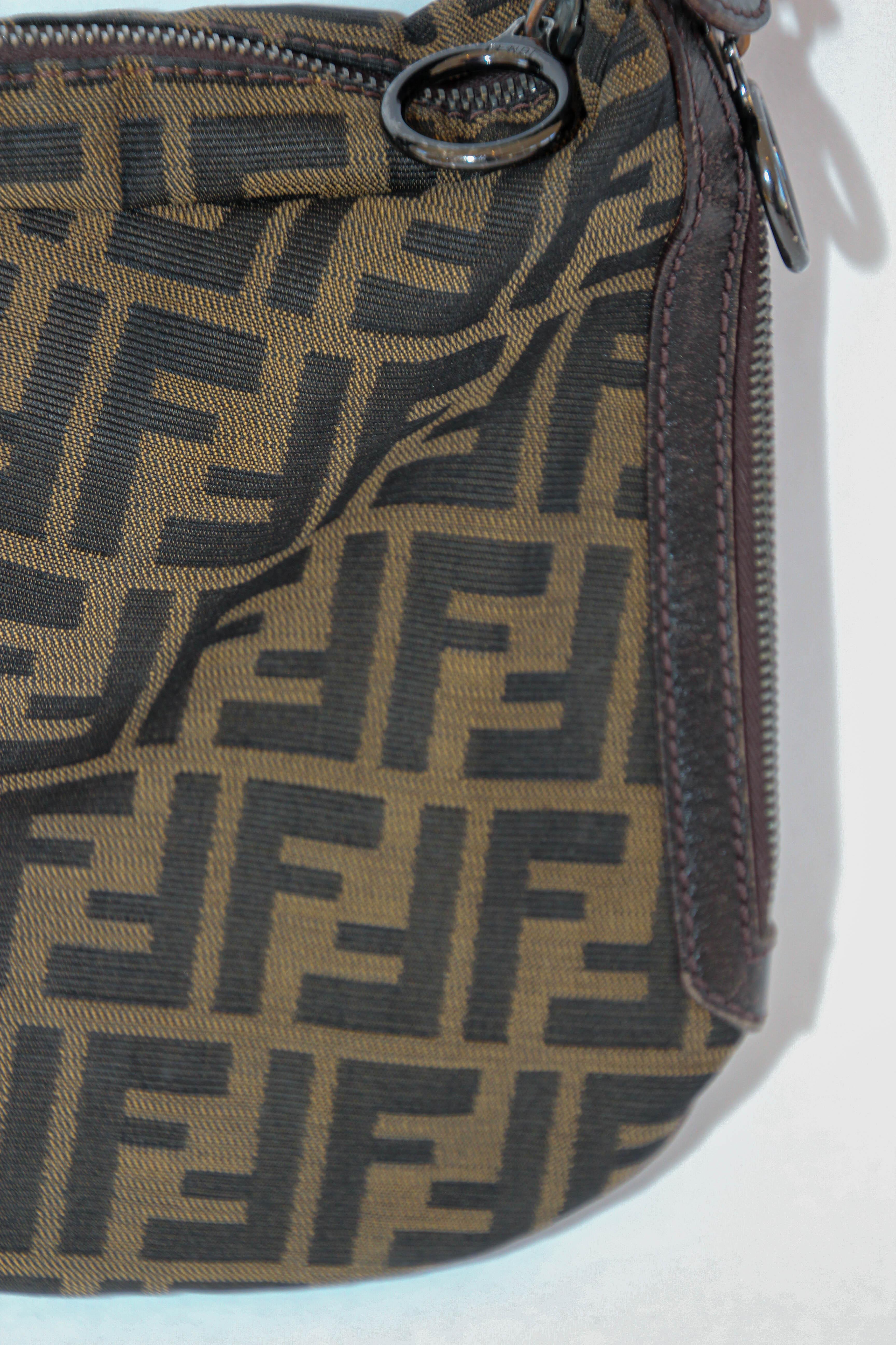 Fendi Oyster FF Print Shoulder Hobo Bag For Sale 7