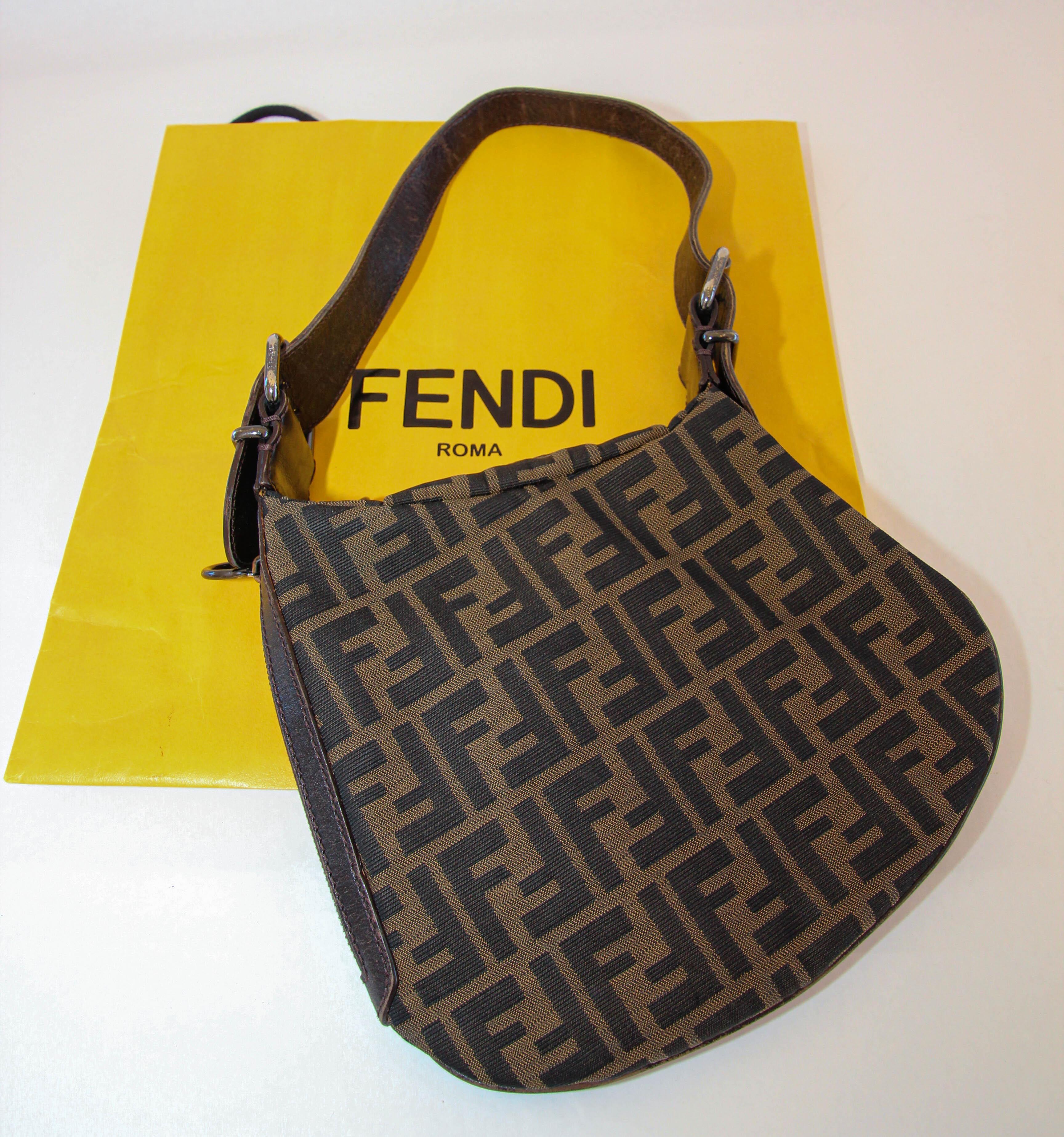 Fendi Oyster FF Print Shoulder Hobo Bag For Sale 8