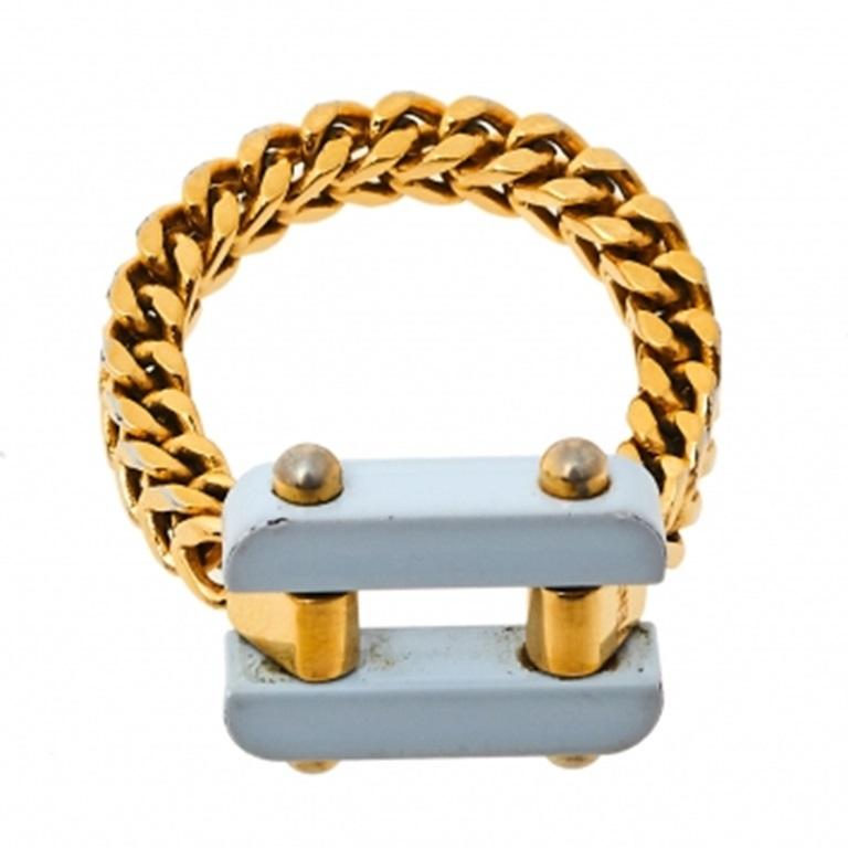 Keep it subtle yet utterly chic with your jewelry this season. The Fendi ring is a classy piece that is graced with an impressive shape. Sculpted in gold-tone metal, the ring features a chain design with a pale blue resin head. This ring exuding a
