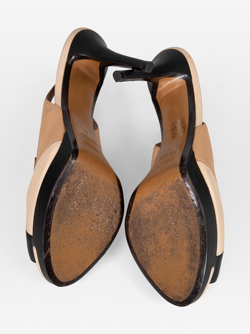 Fendi, talons d'écharpe en cuir à panneaux, taille 41 IT Excellent état - En vente à London, GB