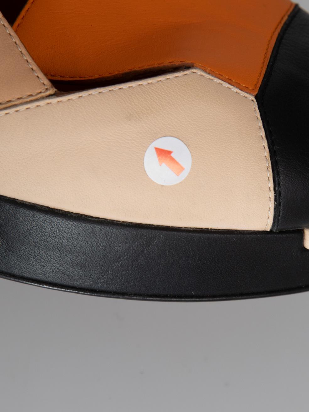 Fendi, talons d'écharpe en cuir à panneaux, taille 41 IT en vente 4