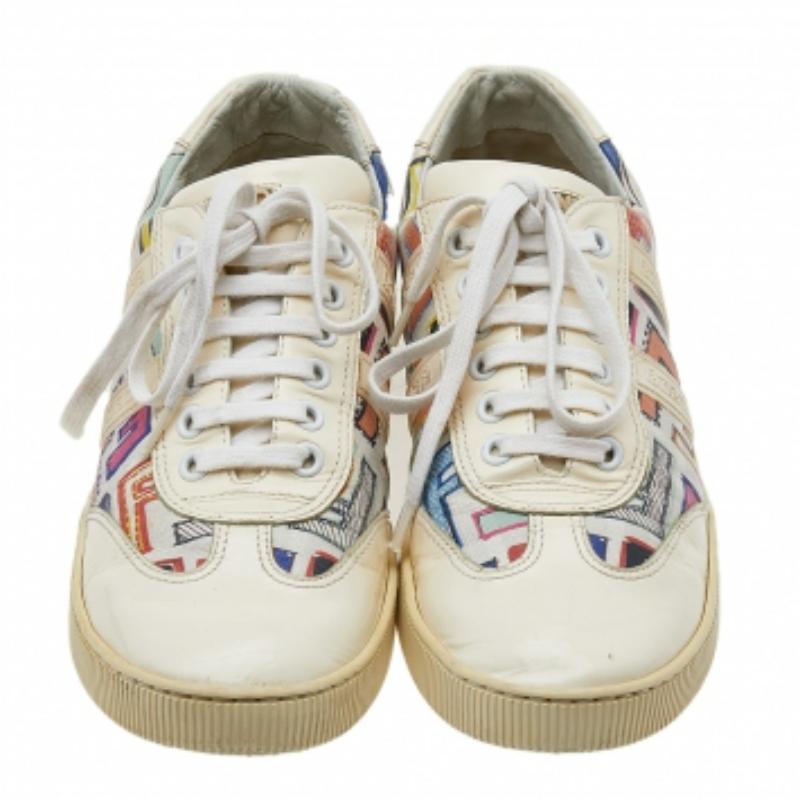 Fendi Patent Leather & FF Print Coated Canvas Low Top Sneakers Size 37.5 État moyen - En vente à Dubai, Al Qouz 2