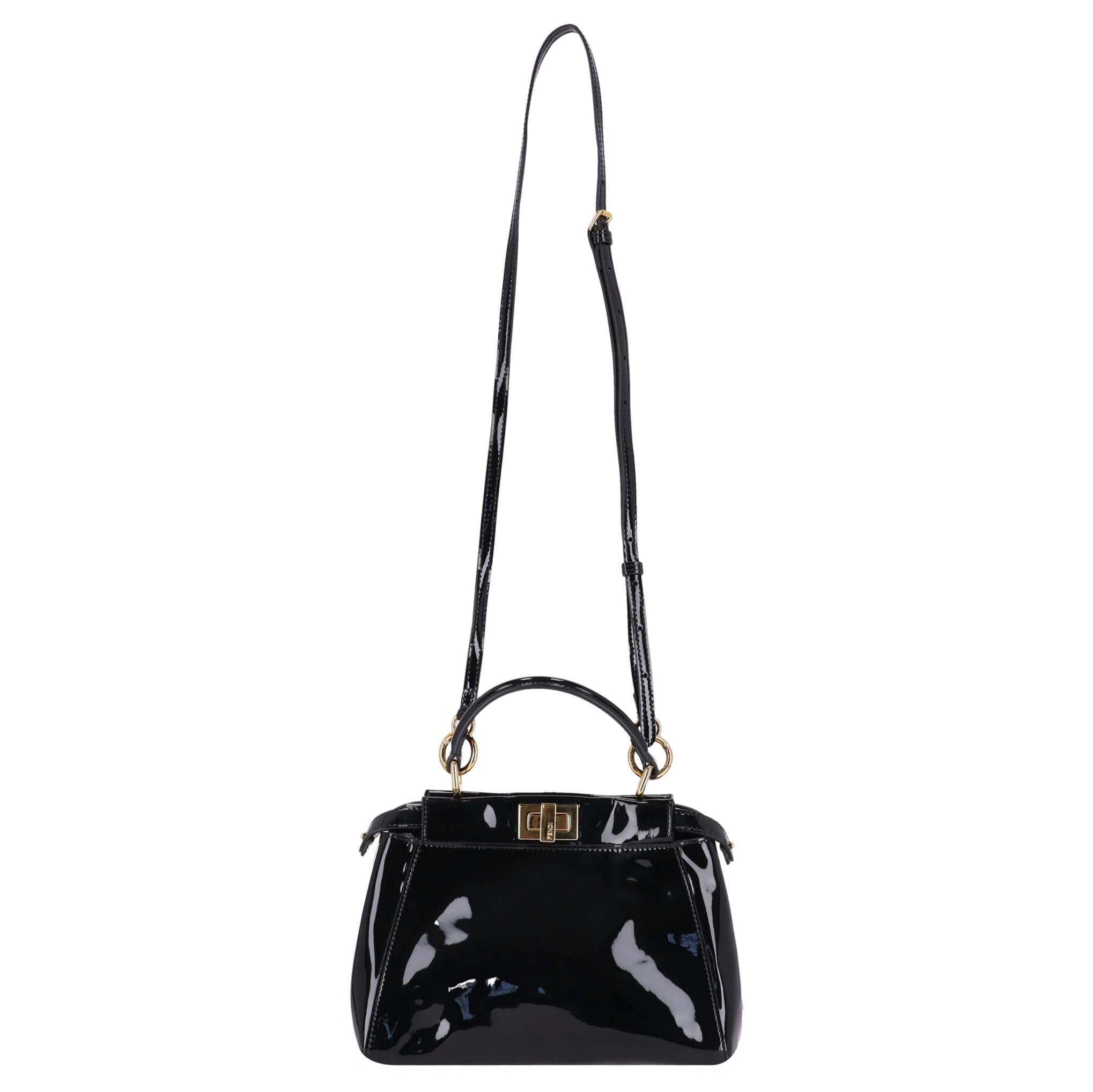 Noir Mini sac Peekaboo en cuir verni de Fendi en vente