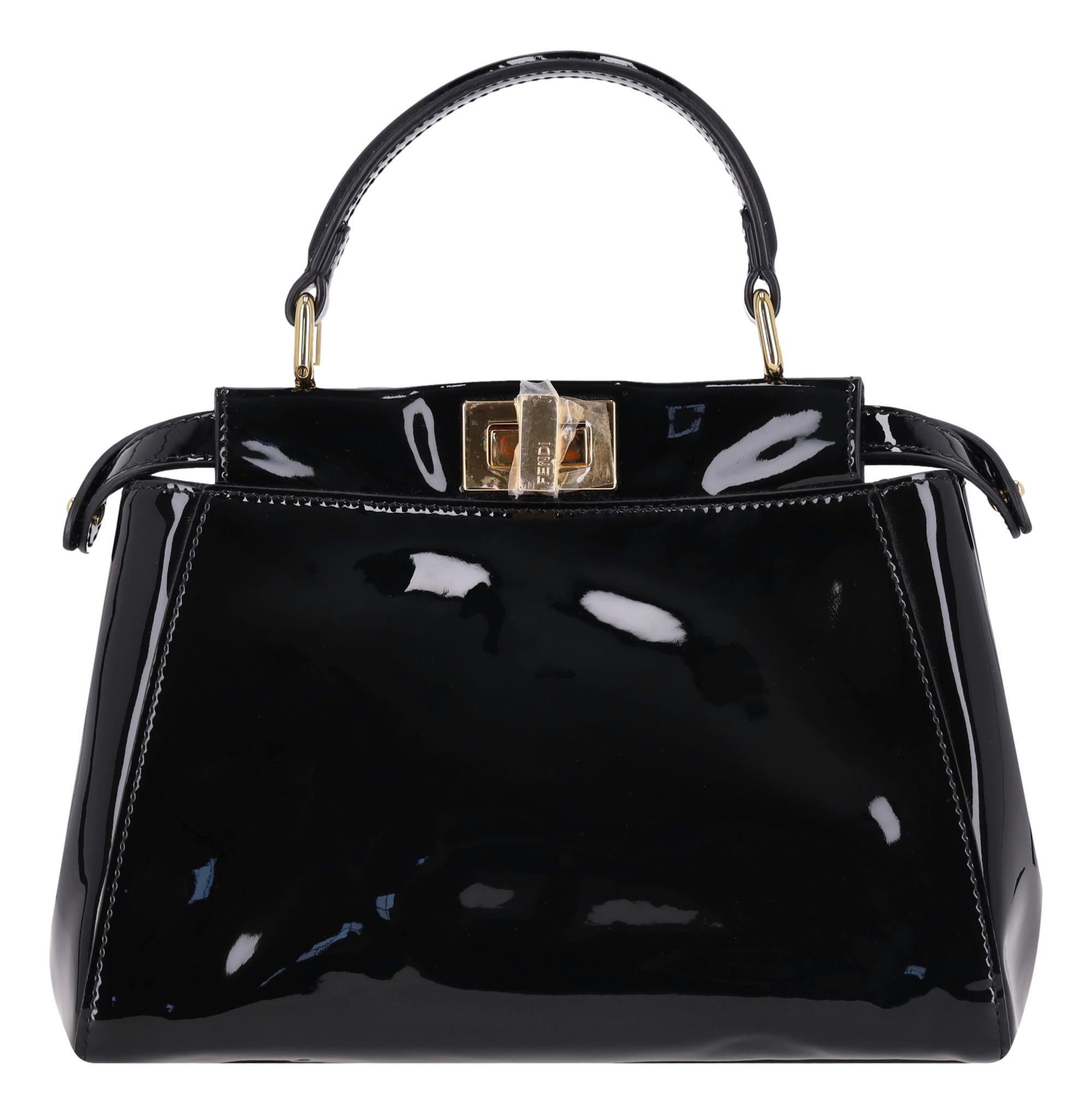 Mini sac Peekaboo en cuir verni de Fendi Pour femmes en vente